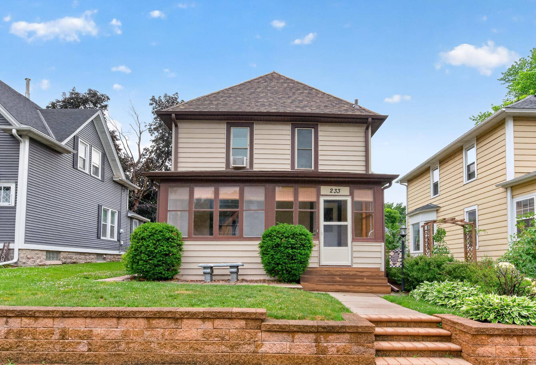 233 4th AVE N, South Saint Paul, MN 55075