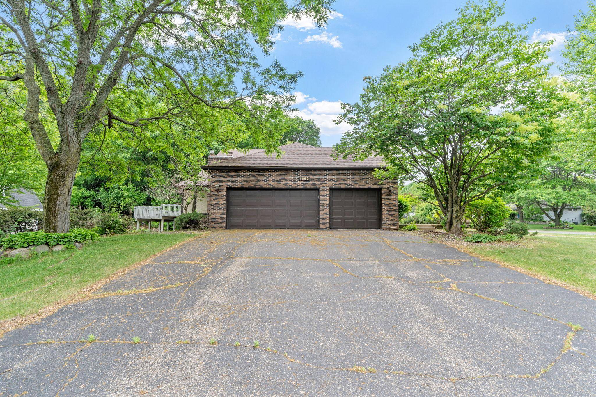 1952 Safari TRL, Eagan, MN 55122