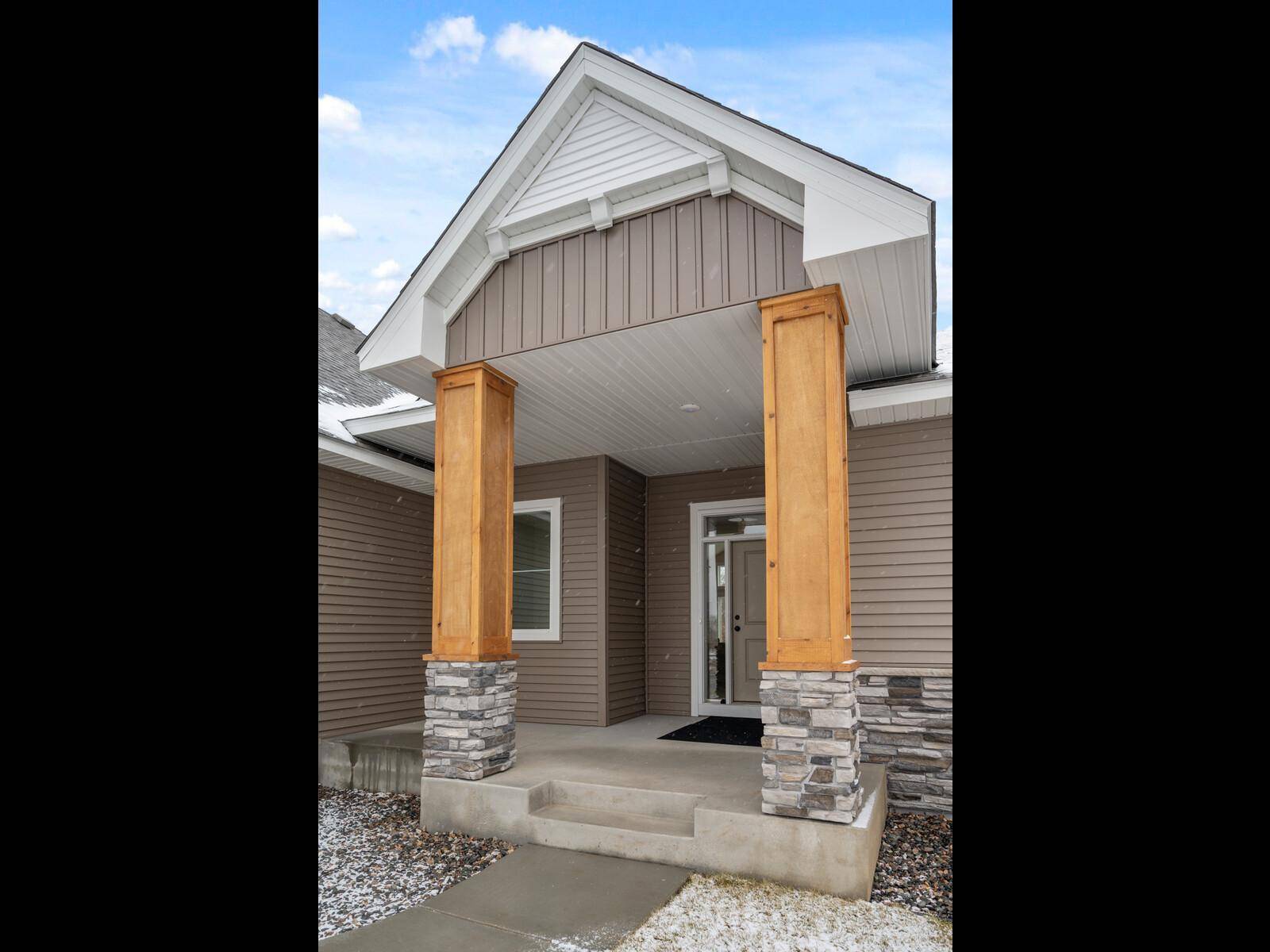 000 Carlson RD S, Cambridge, MN 55008