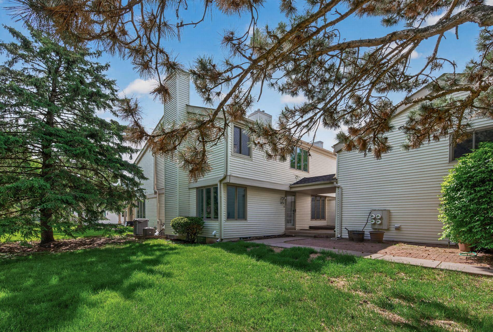 313 Elan CT, Woodbury, MN 55125