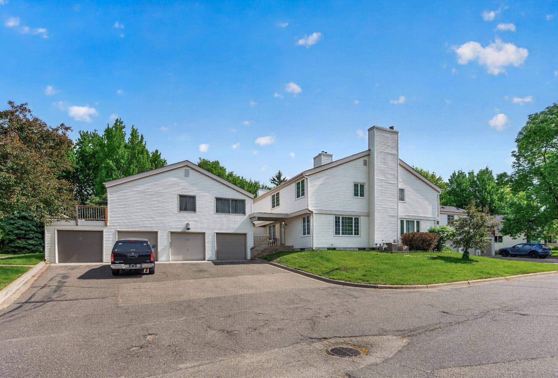313 Elan CT, Woodbury, MN 55125