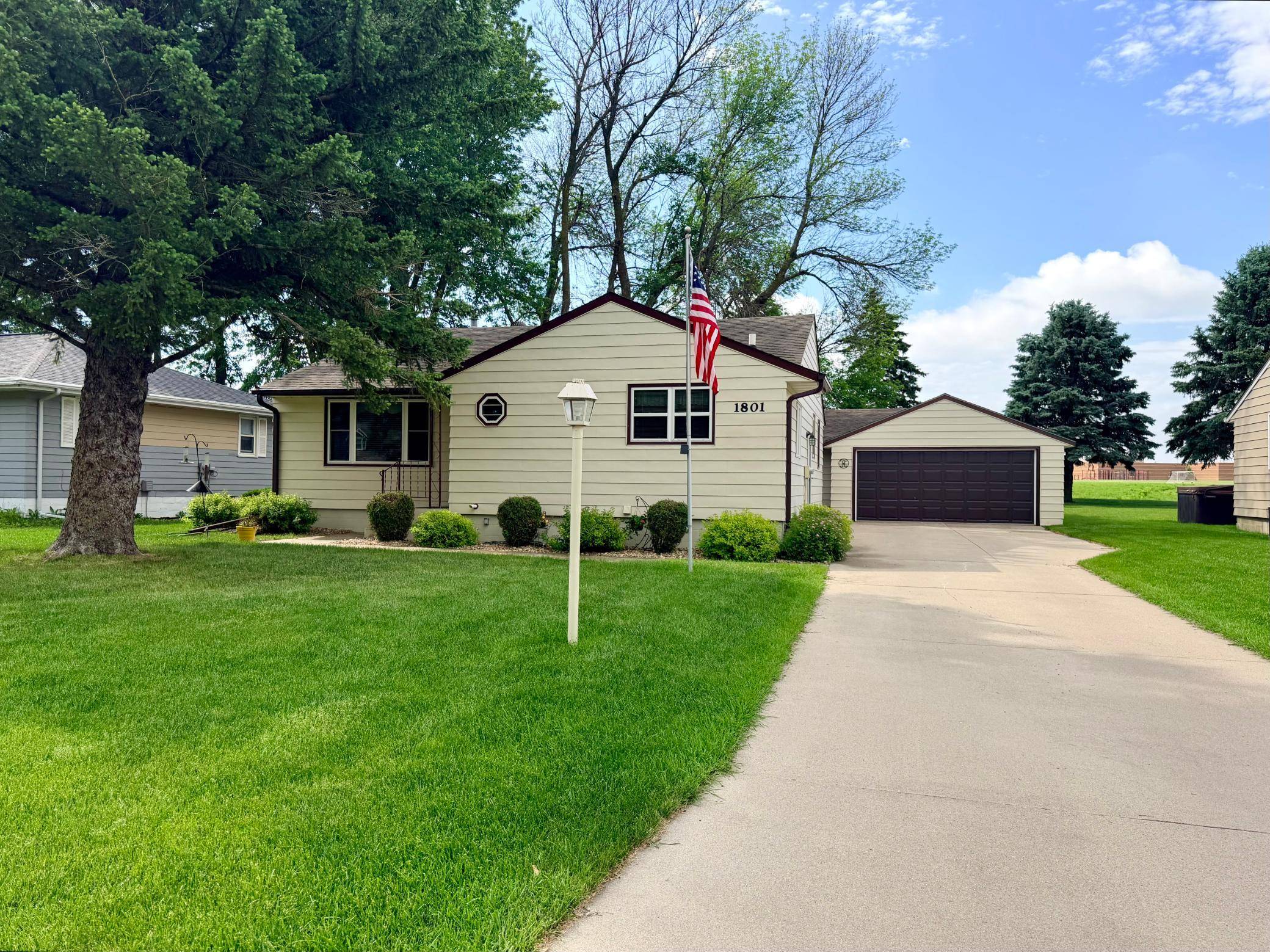 1801 S Shore DR, Worthington, MN 56187