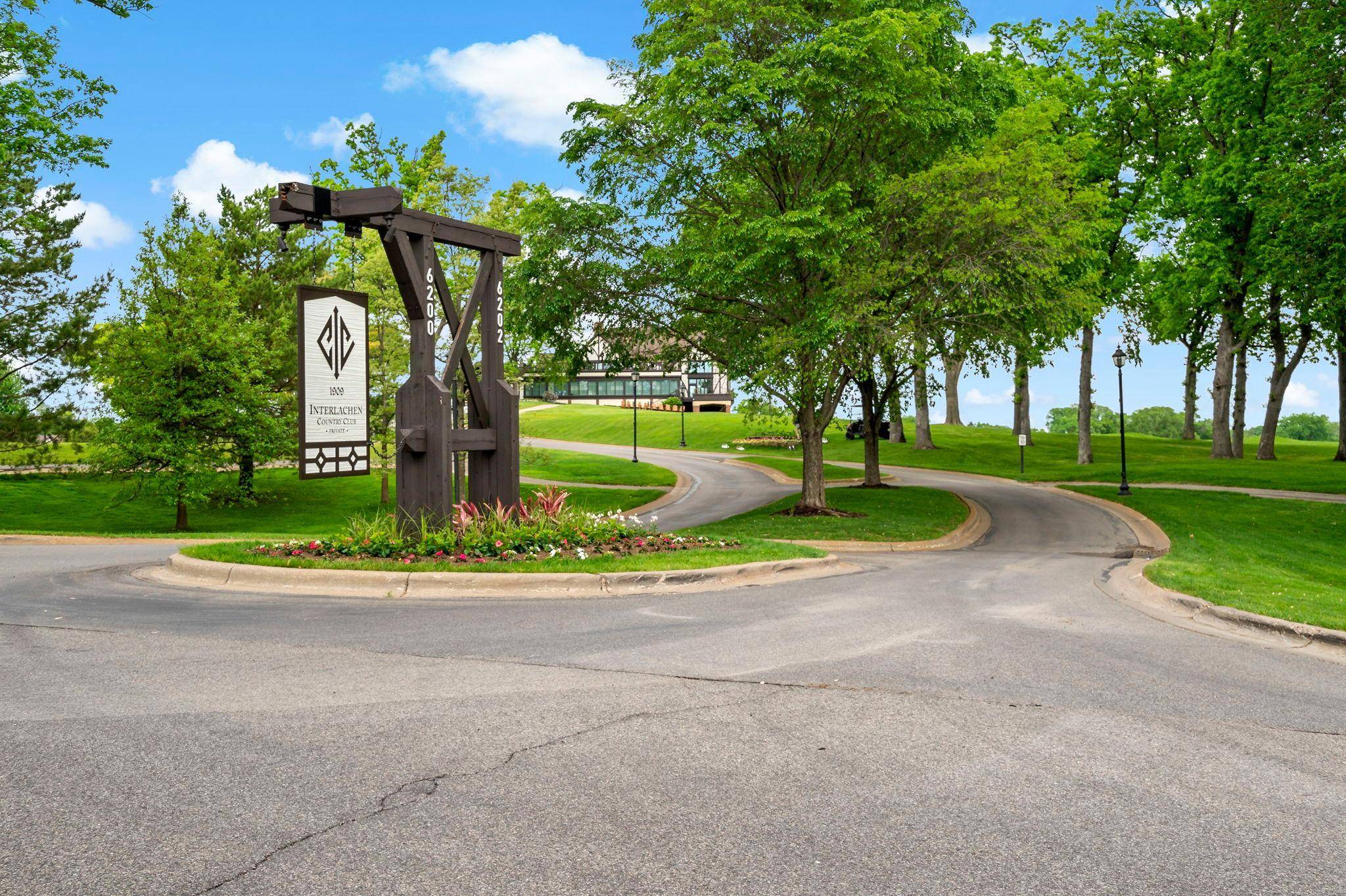 5801 Interlachen BLVD, Edina, MN 55436