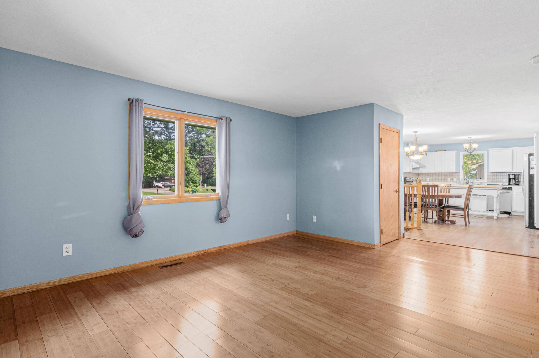 12238 S Robert TRL, Rosemount, MN 55068