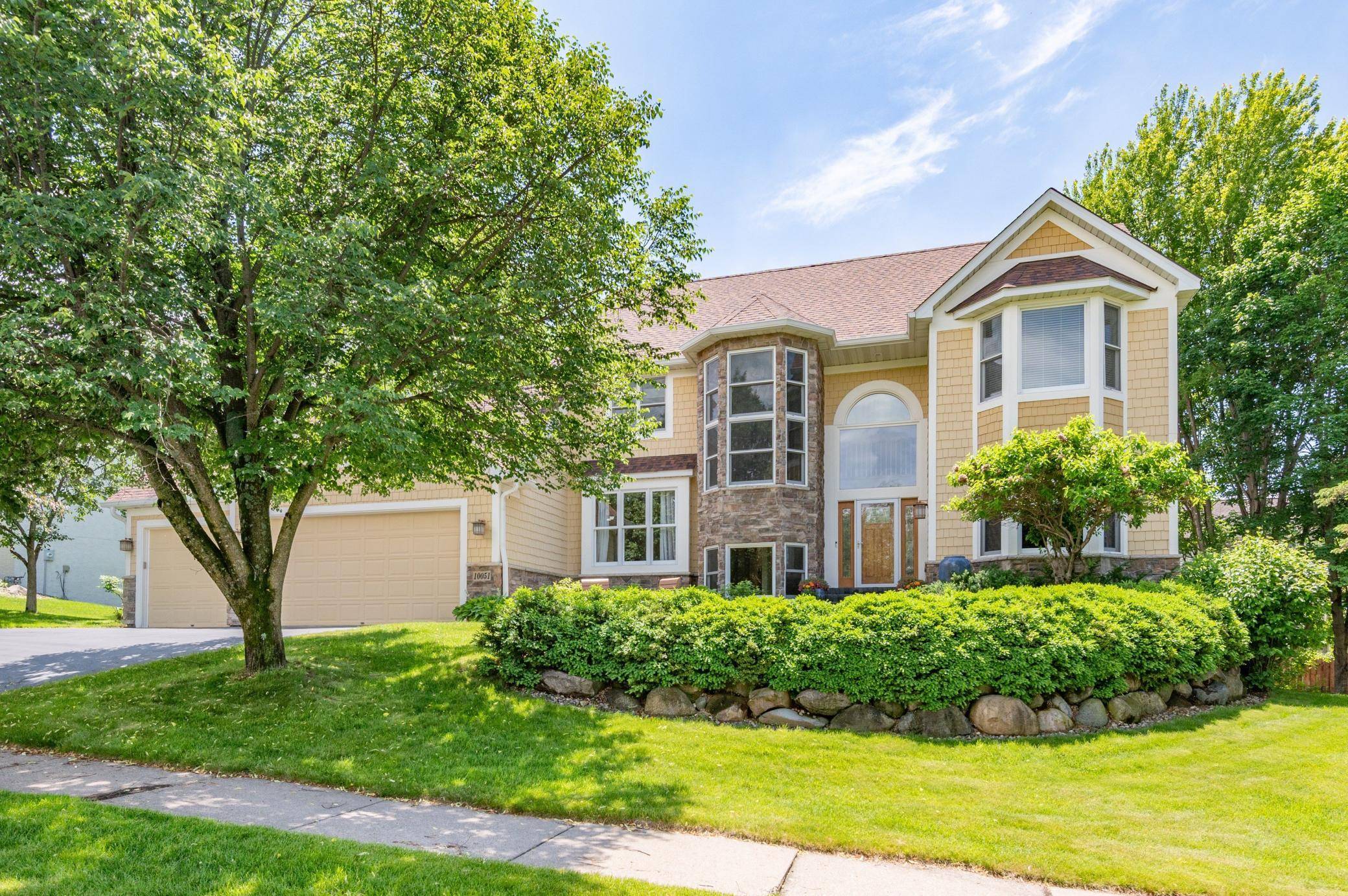 10051 Gristmill RDG, Eden Prairie, MN 55347
