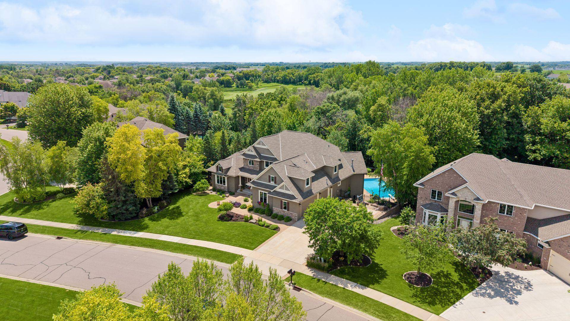 2932 Fairway DR, Chaska, MN 55318