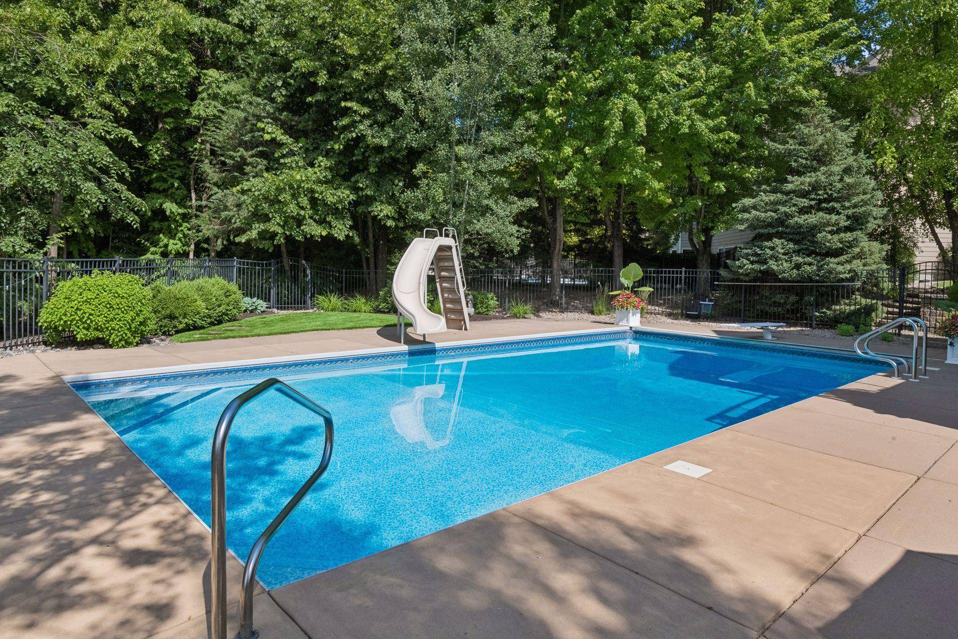 2932 Fairway DR, Chaska, MN 55318