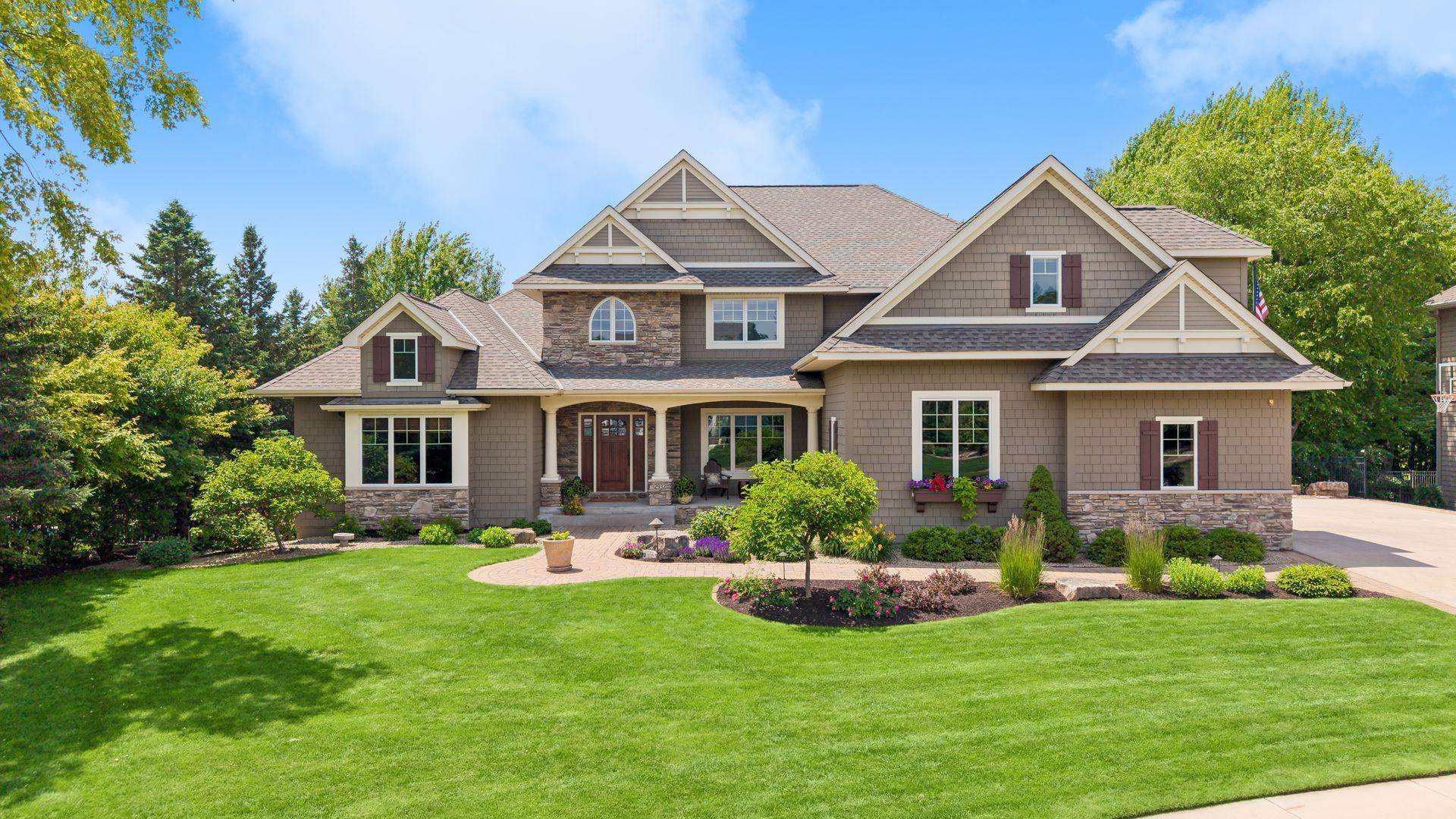2932 Fairway DR, Chaska, MN 55318