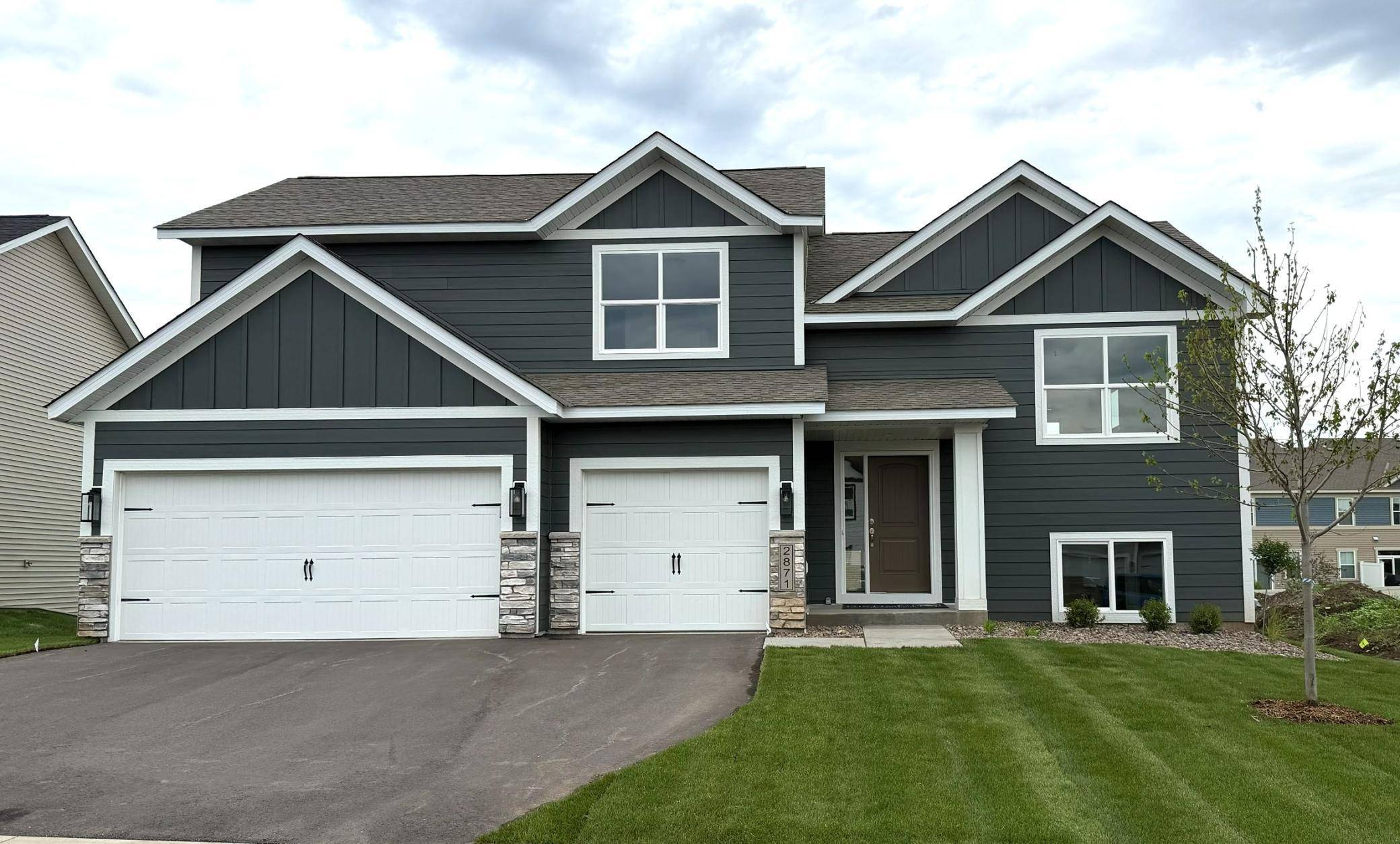 2885 Trinity DR, Shakopee, MN 55379
