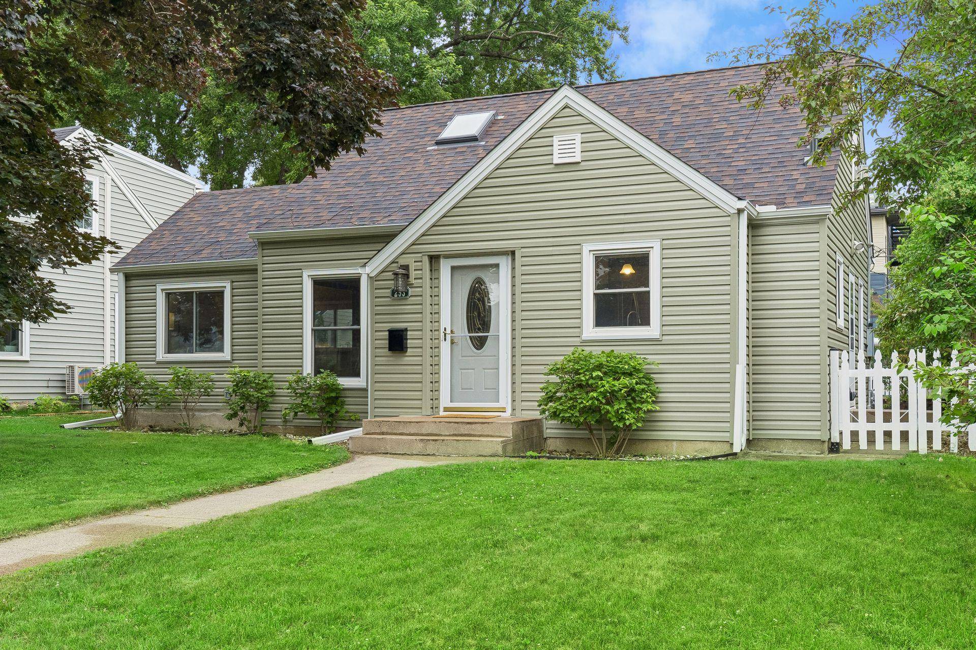 253 Washburn AVE N, Minneapolis, MN 55405