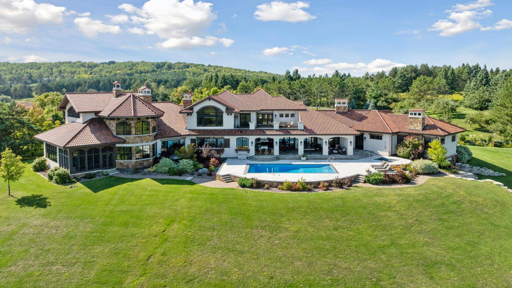 2824 Jean Duluth RD, Duluth, MN 55804