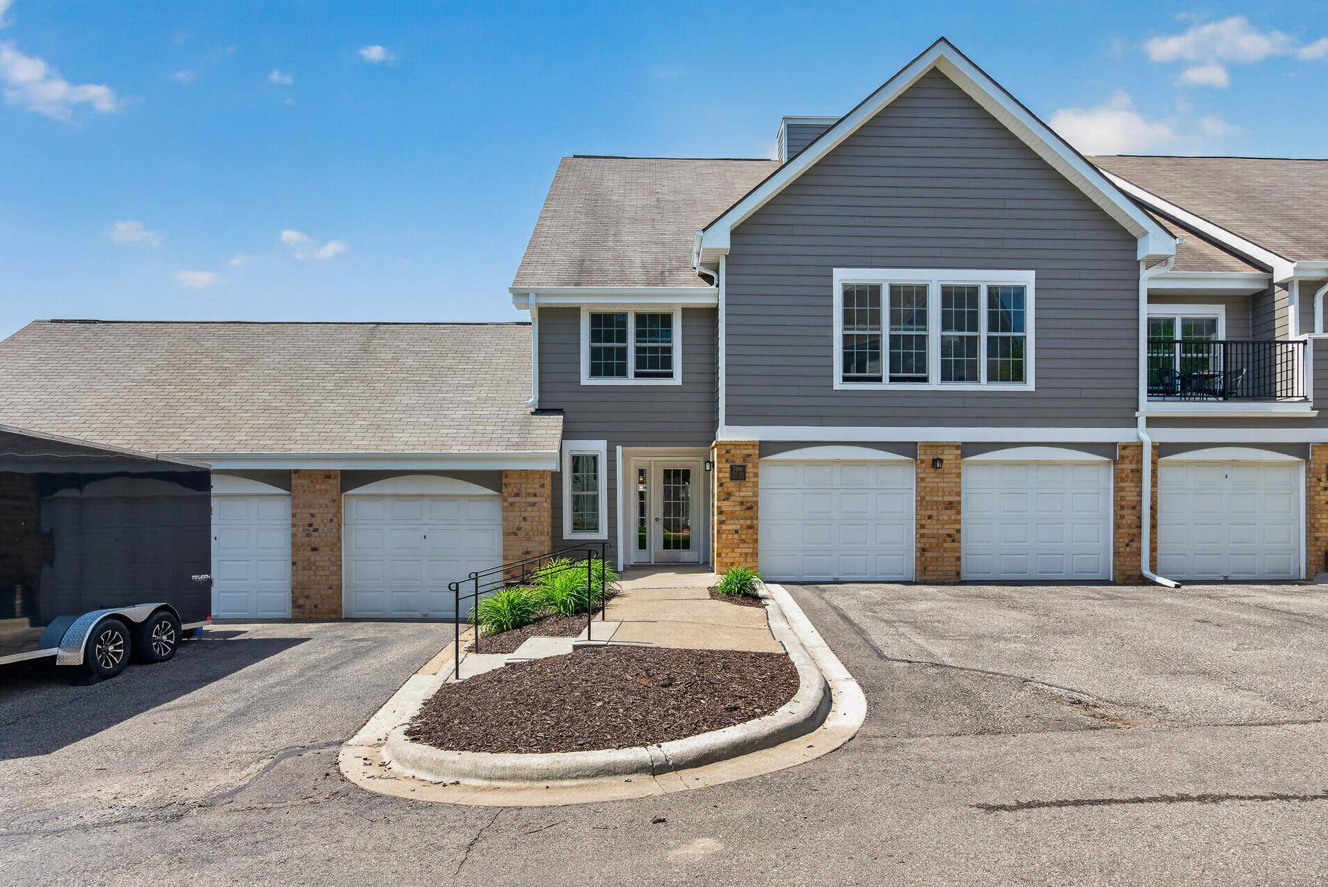 5988 Chasewood Pkwy #1, Minnetonka, MN 55343