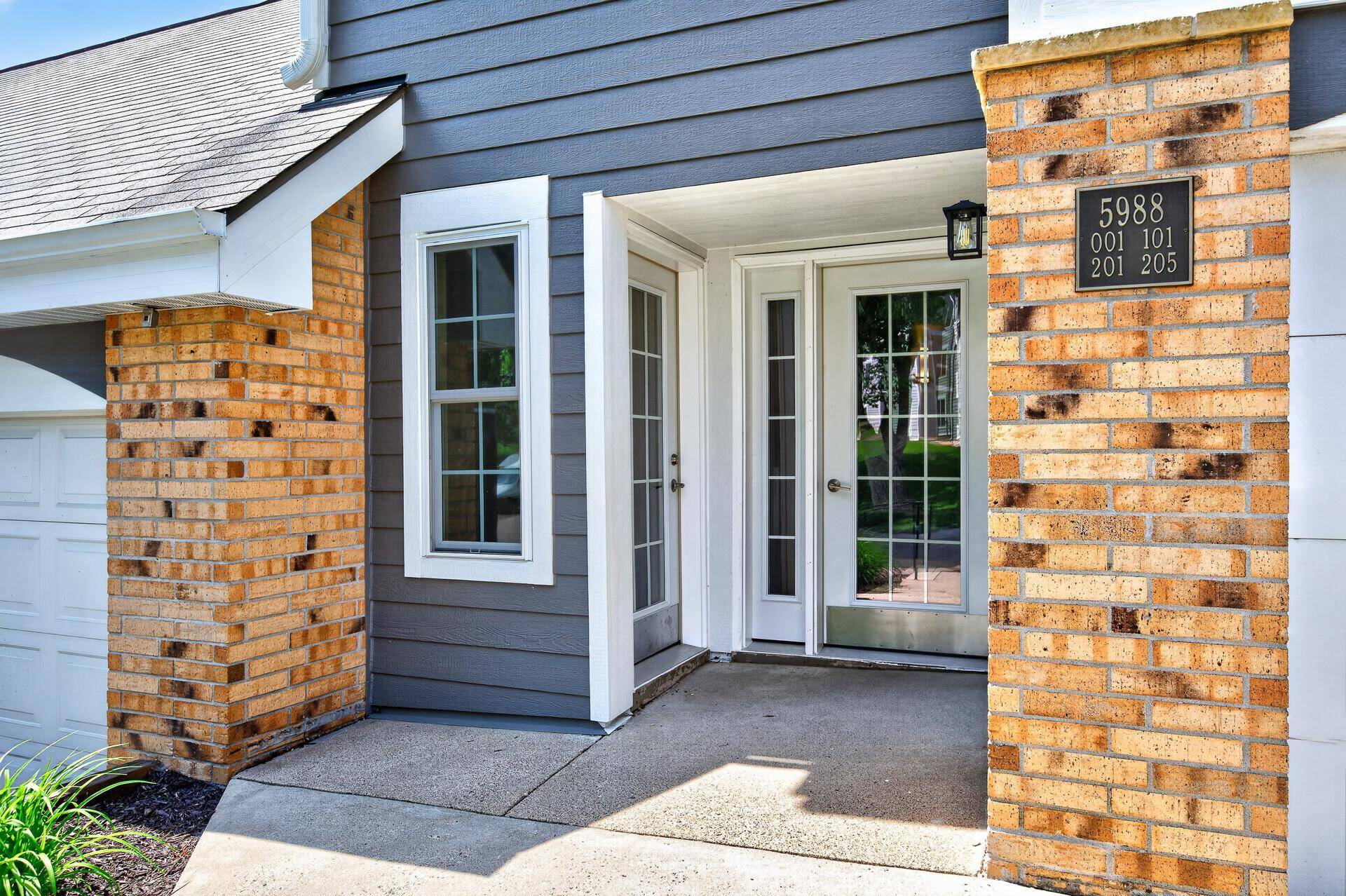 5988 Chasewood Pkwy #1, Minnetonka, MN 55343