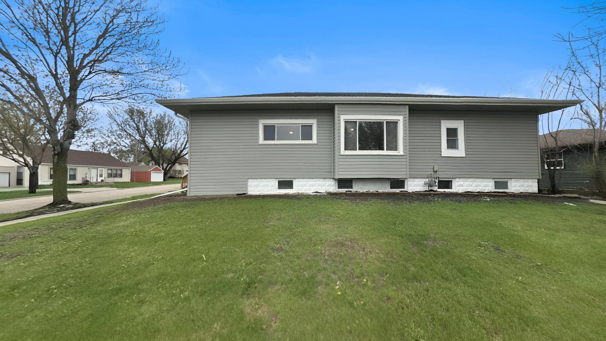 109 S Cottage Grove AVE, Luverne, MN 56156