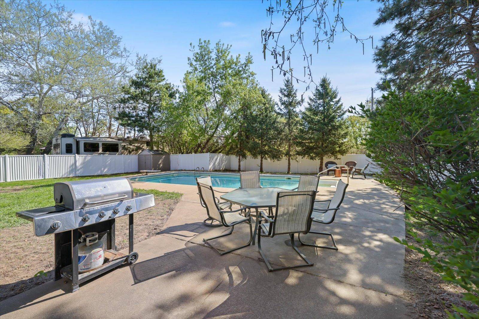 512 Hyde AVE N, Mahtomedi, MN 55115