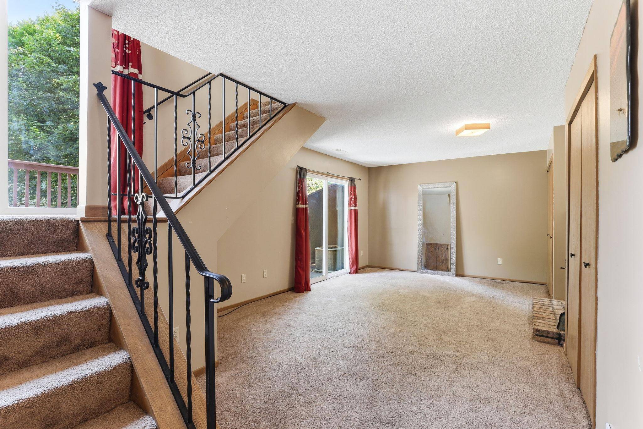 8709 Maplebrook Pkwy N, Brooklyn Park, MN 55445