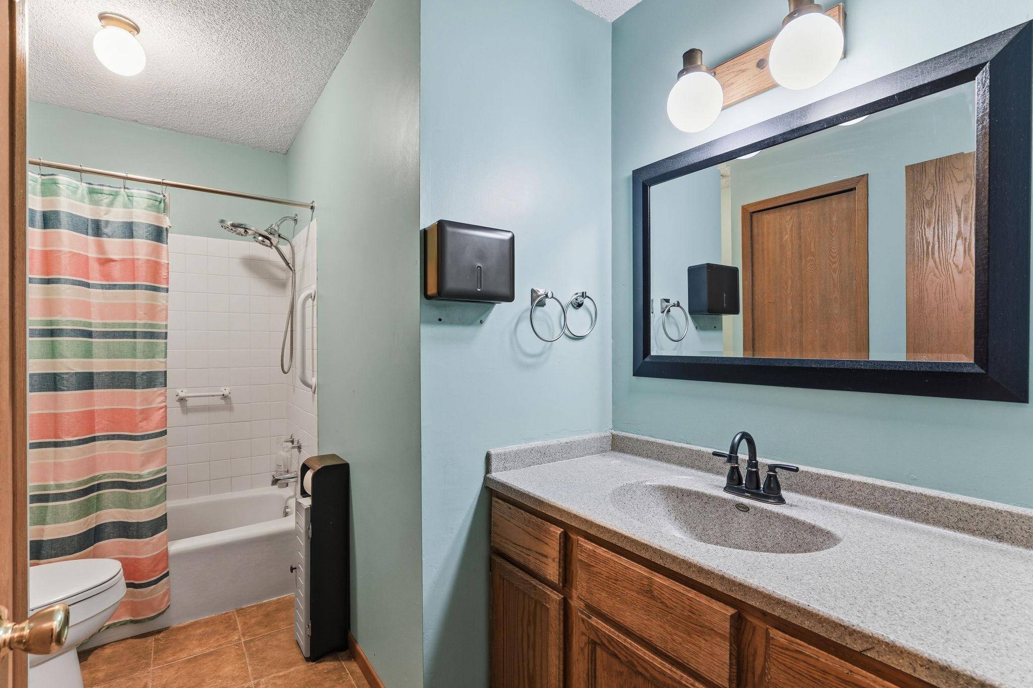 8709 Maplebrook Pkwy N, Brooklyn Park, MN 55445