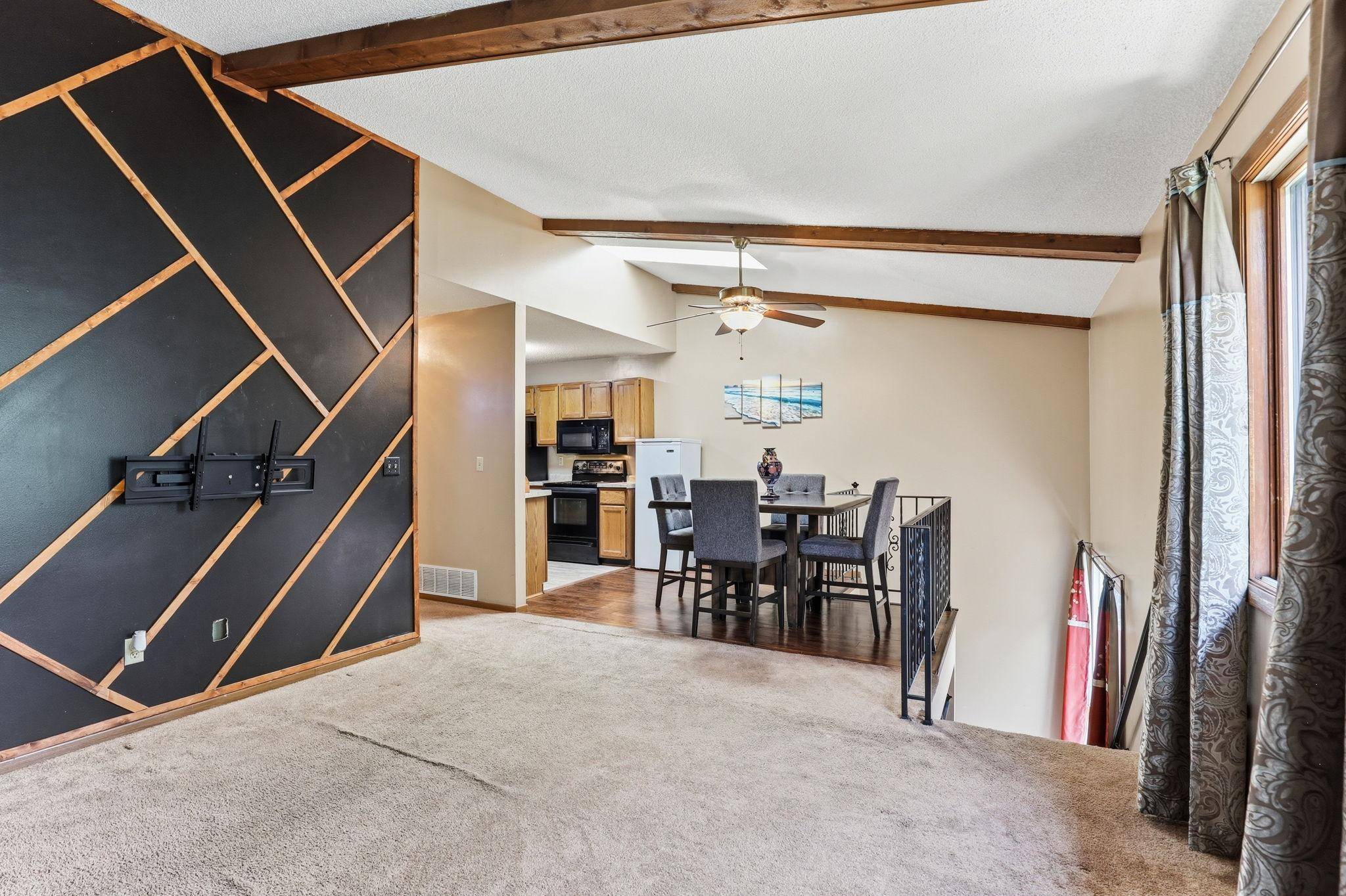 8709 Maplebrook Pkwy N, Brooklyn Park, MN 55445