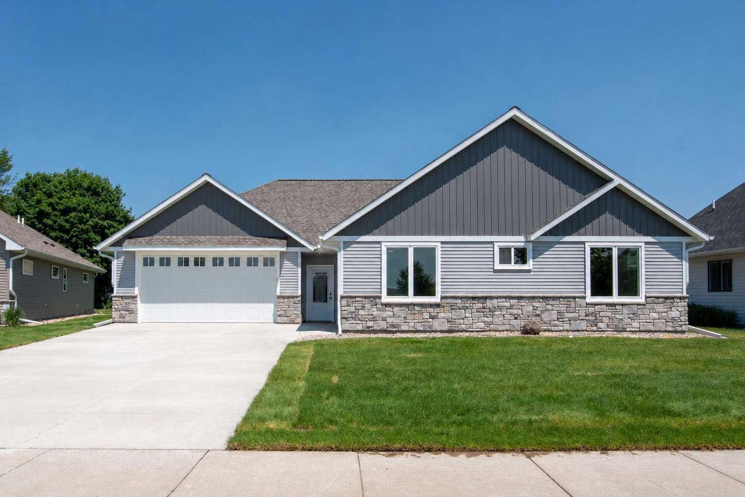 216 Dancing Waters CIR, Mankato, MN 56001