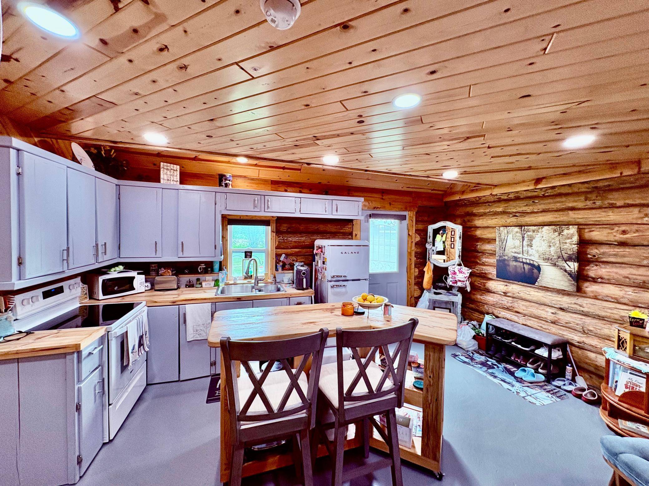 4284 Logan RD NW, Baudette, MN 56623