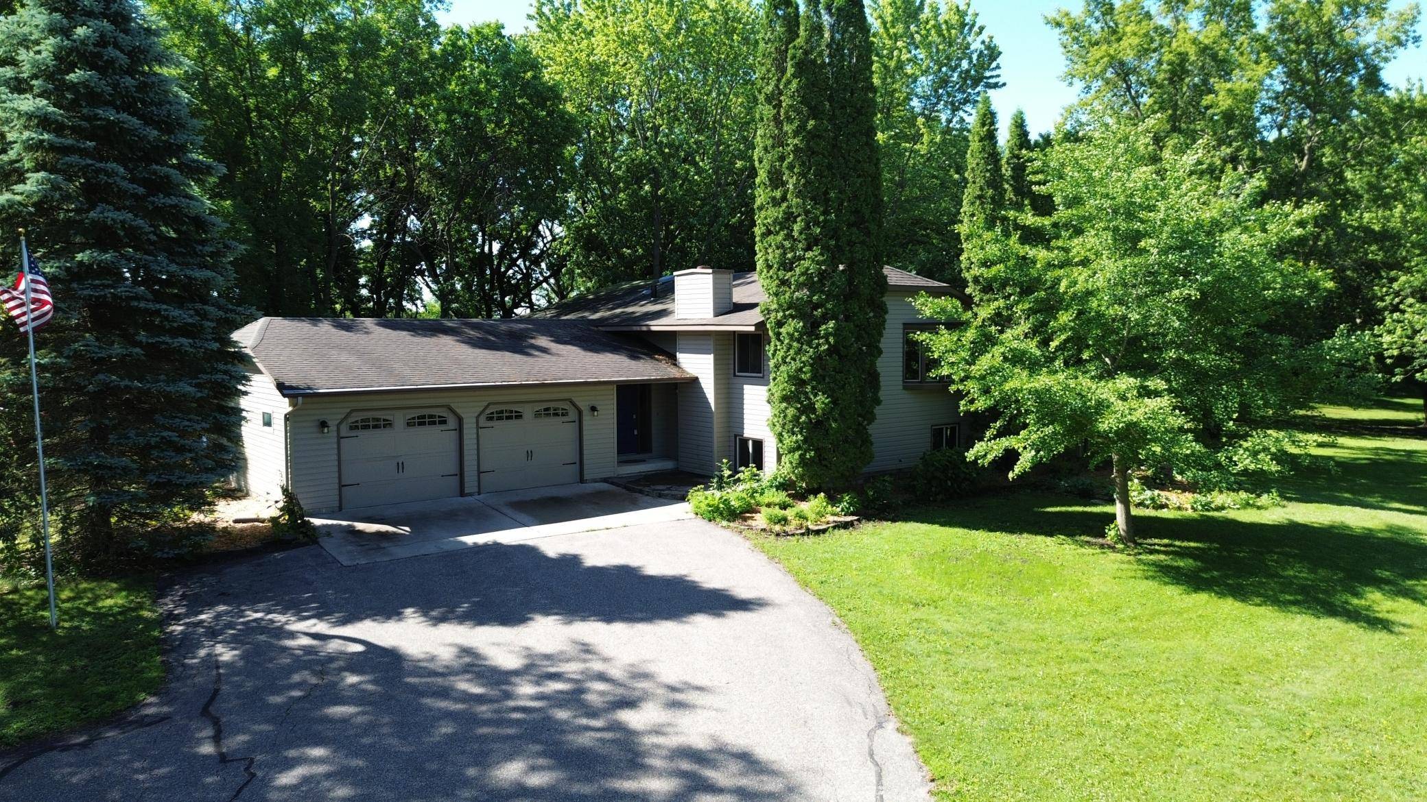1309 Horseshoe DR, Willmar, MN 56201