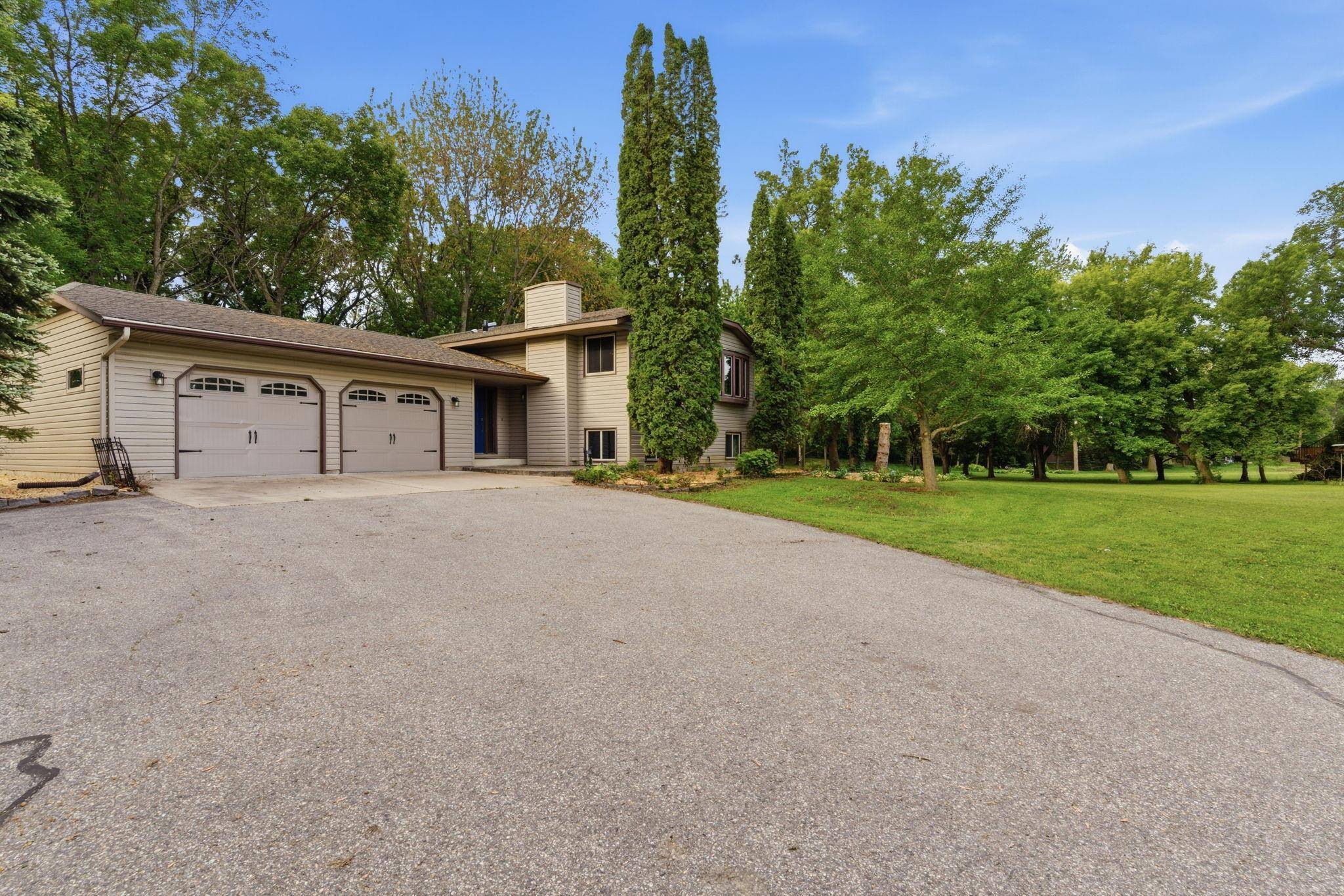 1309 Horseshoe DR, Willmar, MN 56201