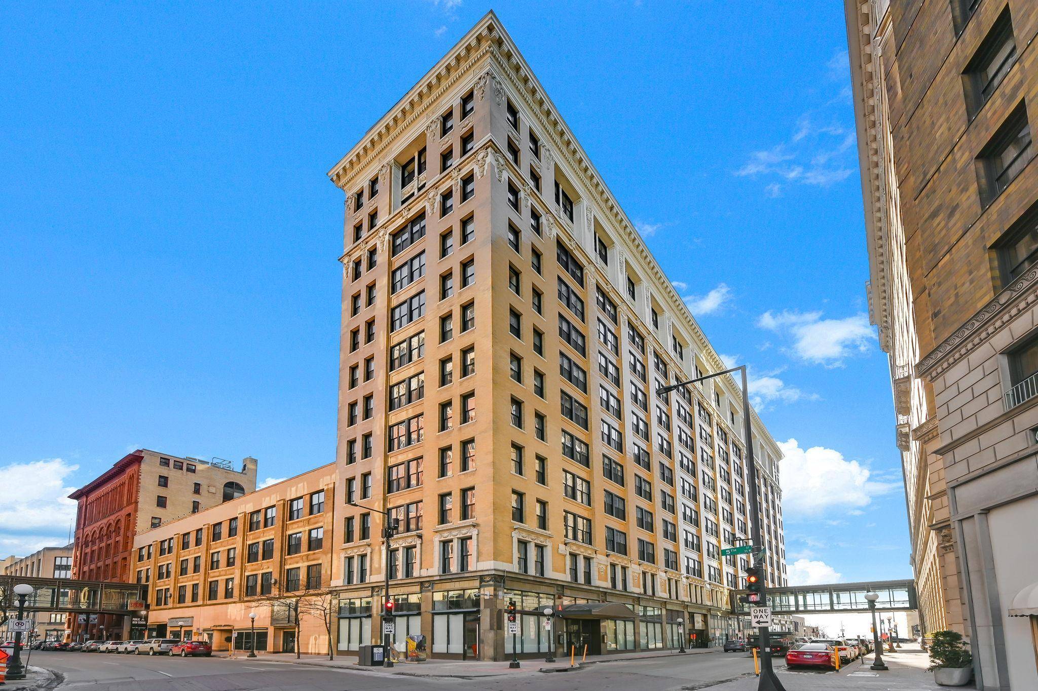 350 Saint Peter ST #909, Saint Paul, MN 55102