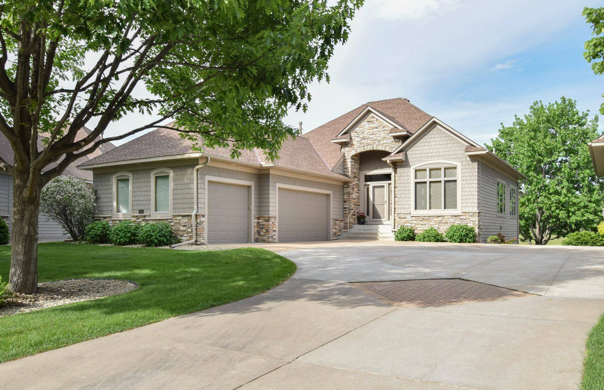 2355 Lehman LN NE, Blaine, MN 55449