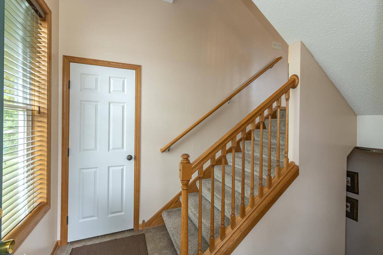 1691 Village TRL E #7, Maplewood, MN 55109