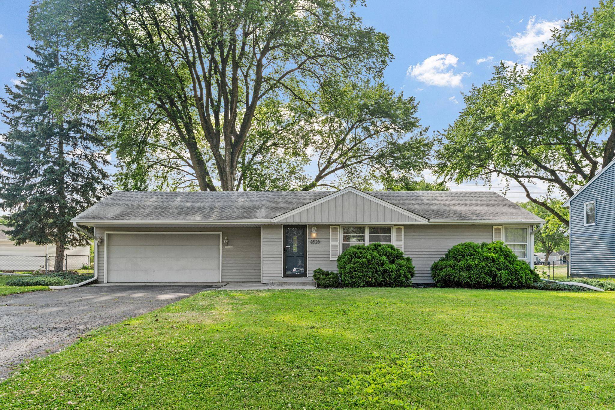 8528 Columbus AVE S, Bloomington, MN 55420