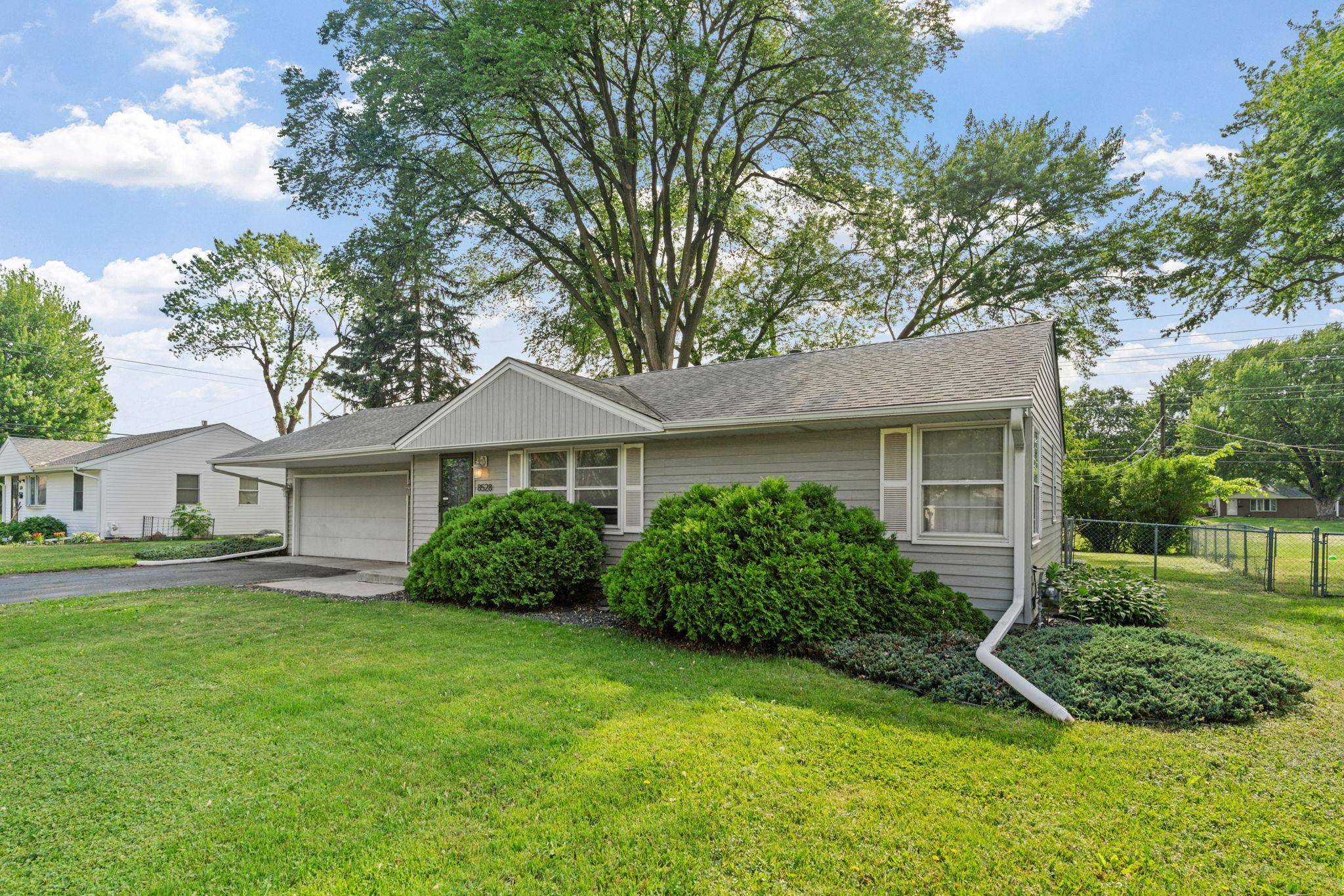 8528 Columbus AVE S, Bloomington, MN 55420