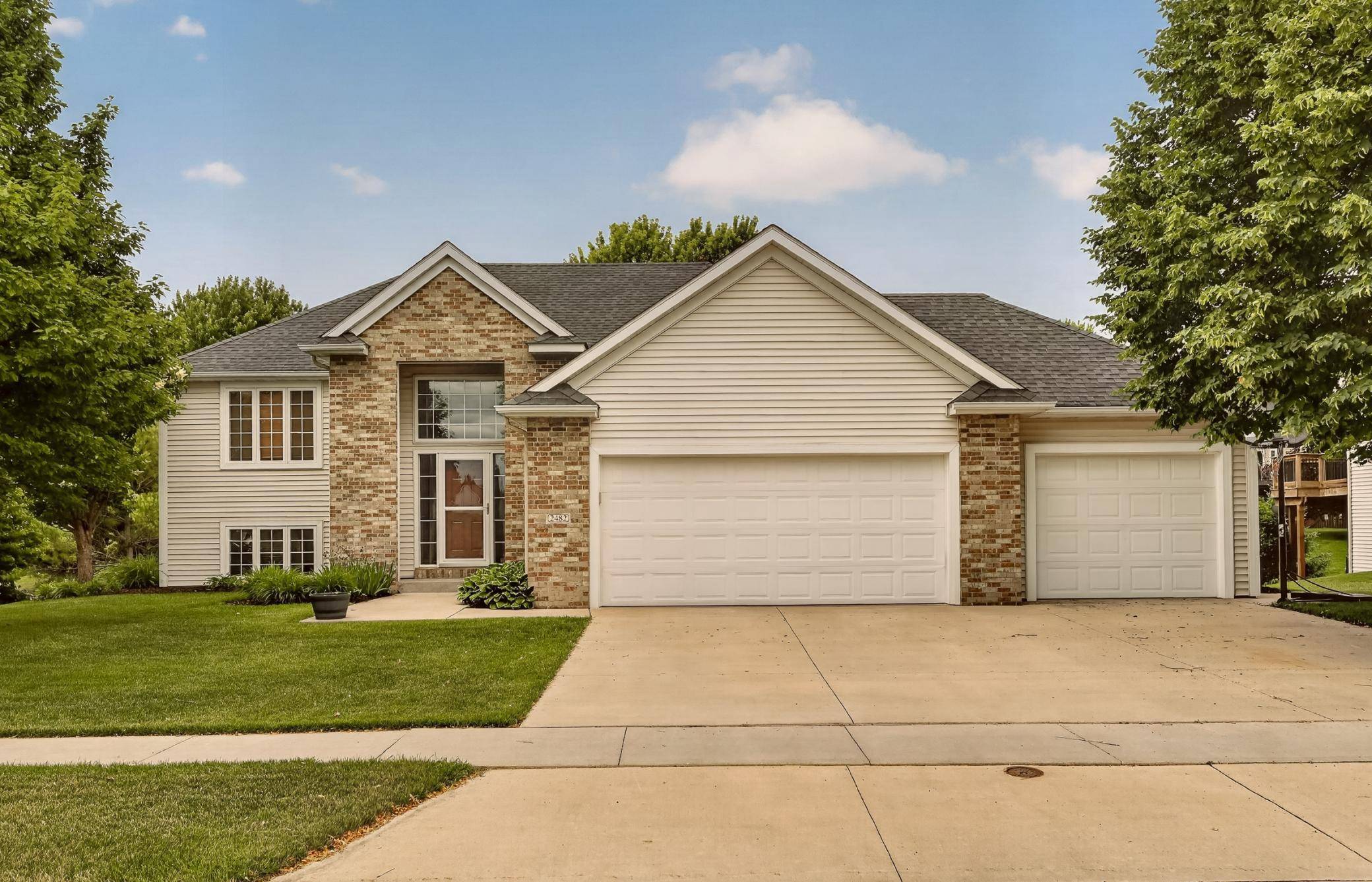 2482 Crimson Ridge CIR NW, Rochester, MN 55901