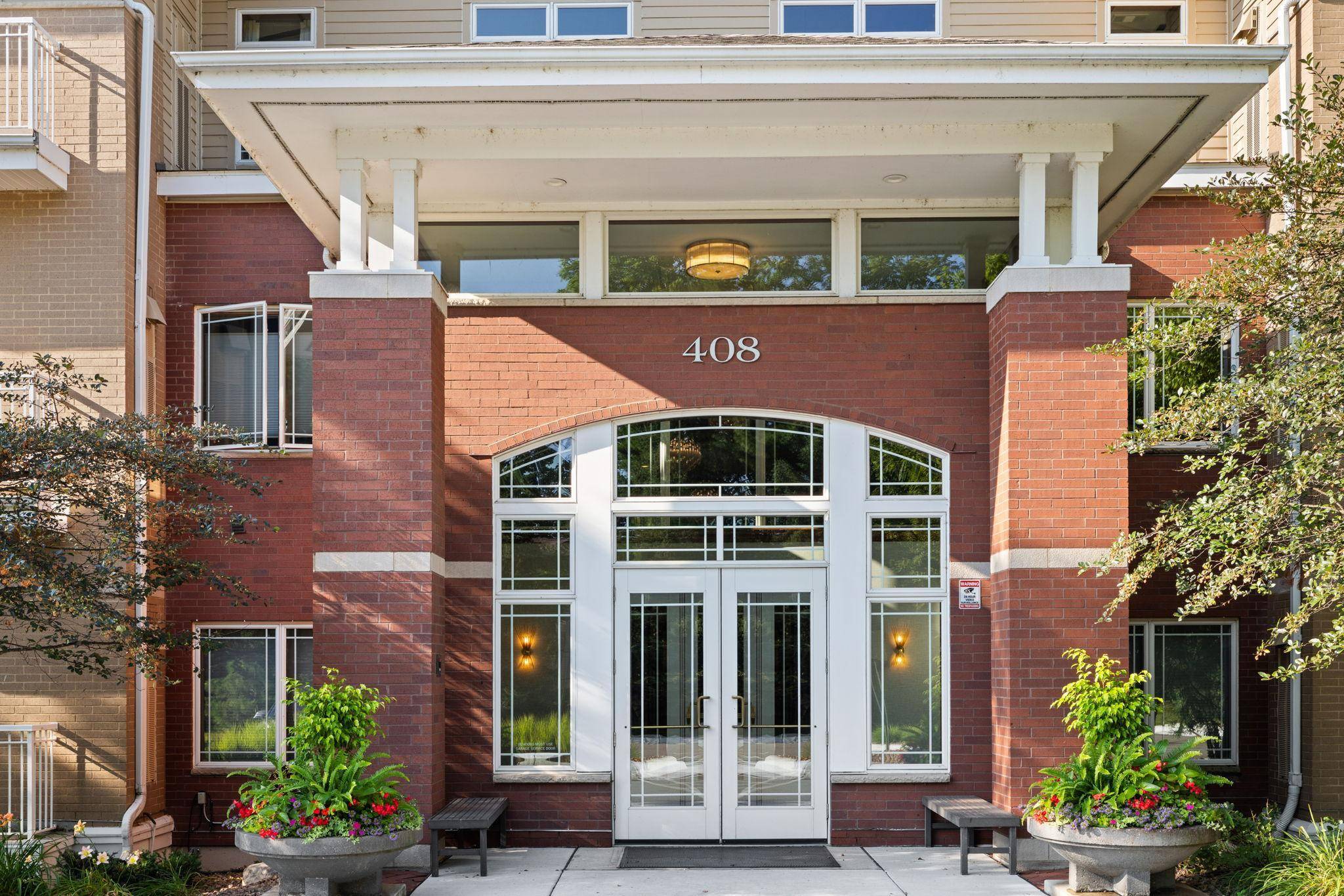 408 Parkers Lake RD #206, Wayzata, MN 55391