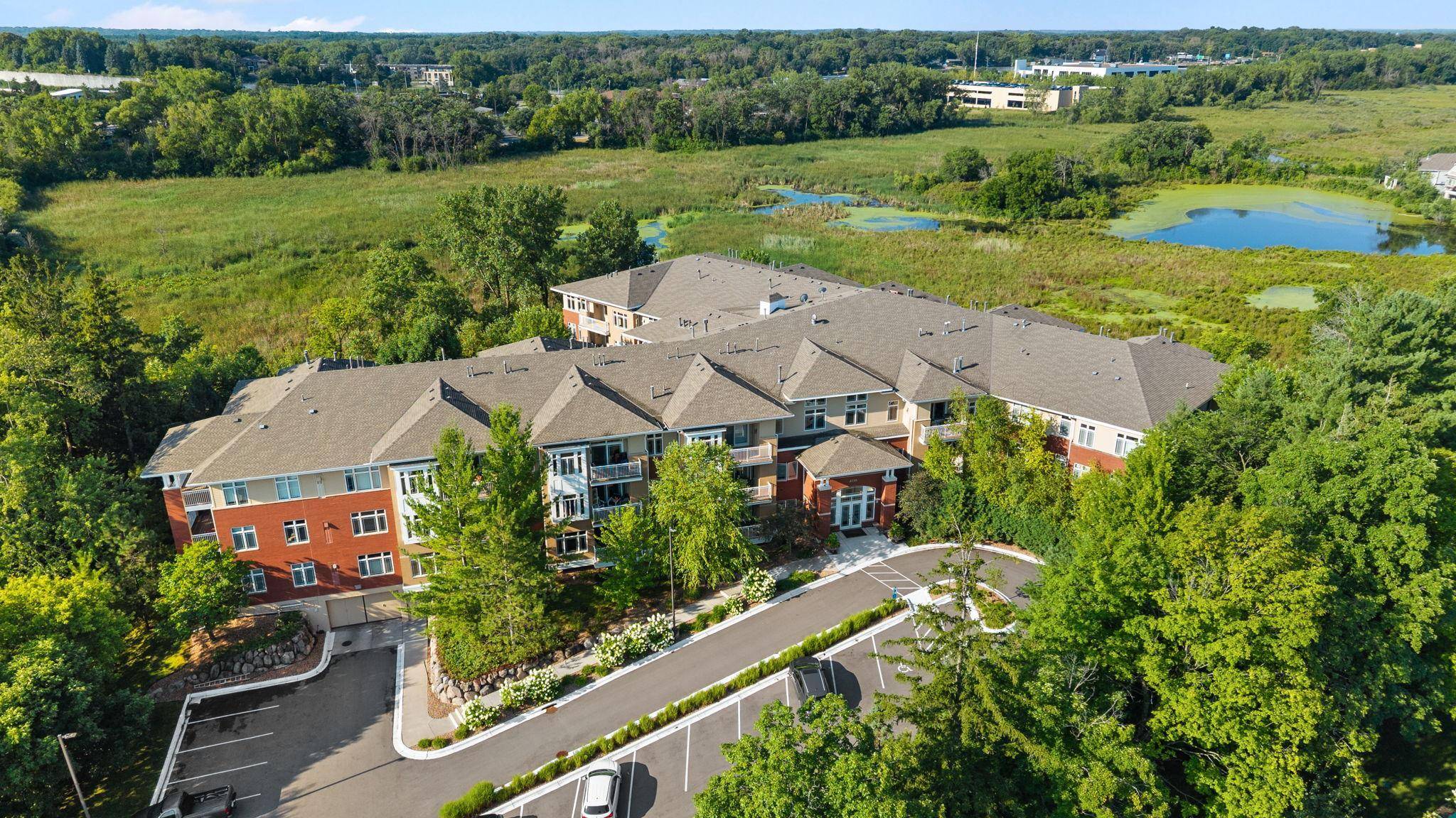 408 Parkers Lake RD #206, Wayzata, MN 55391