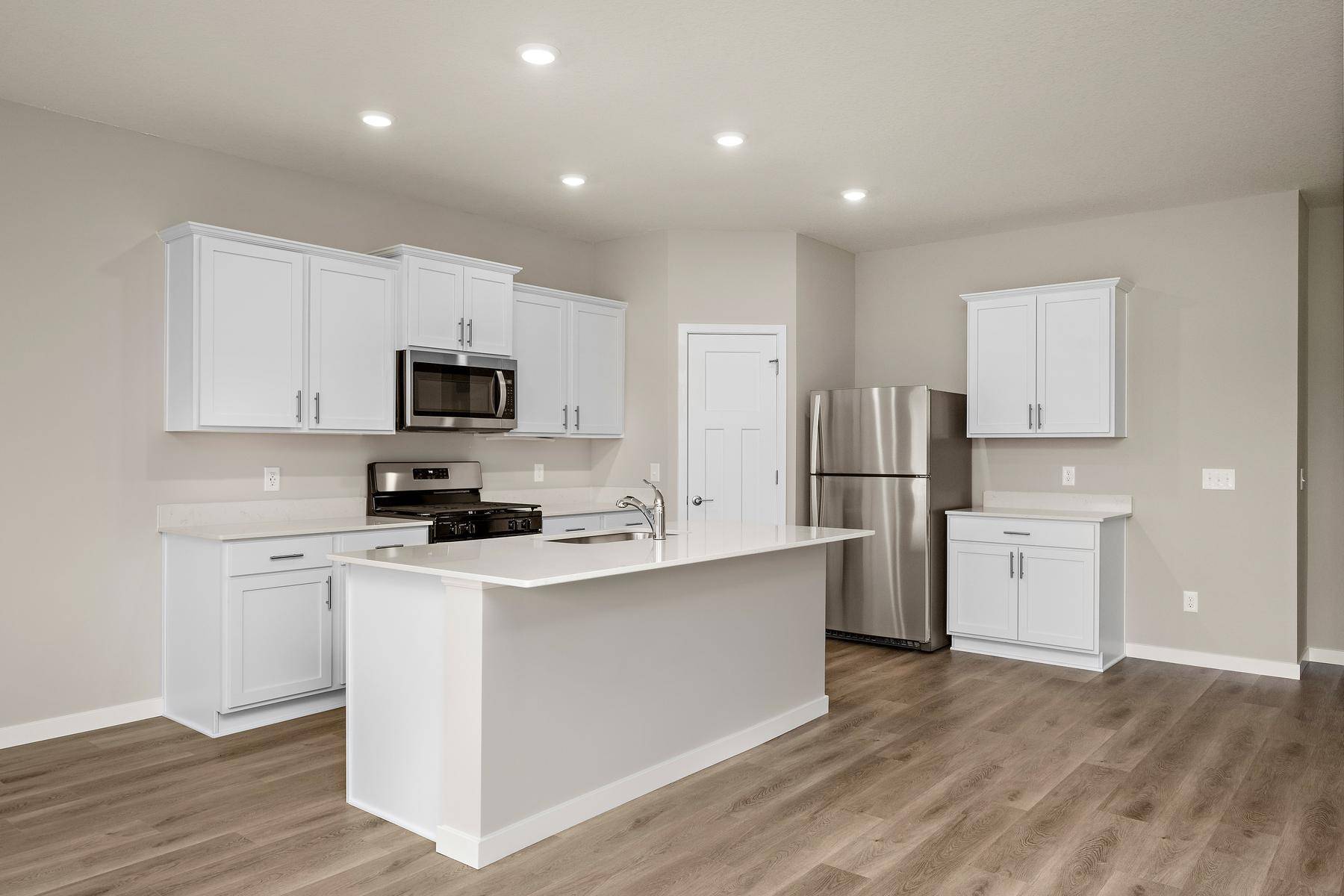 901 Spruce CIR N, Cambridge, MN 55008