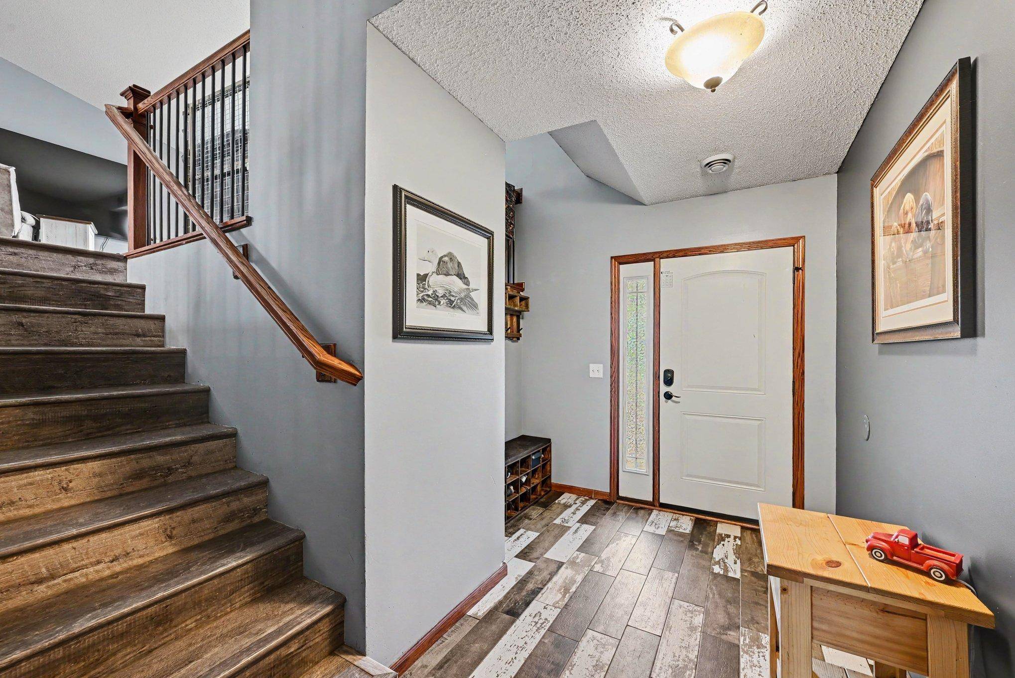 820 Kelly ST, Lino Lakes, MN 55014