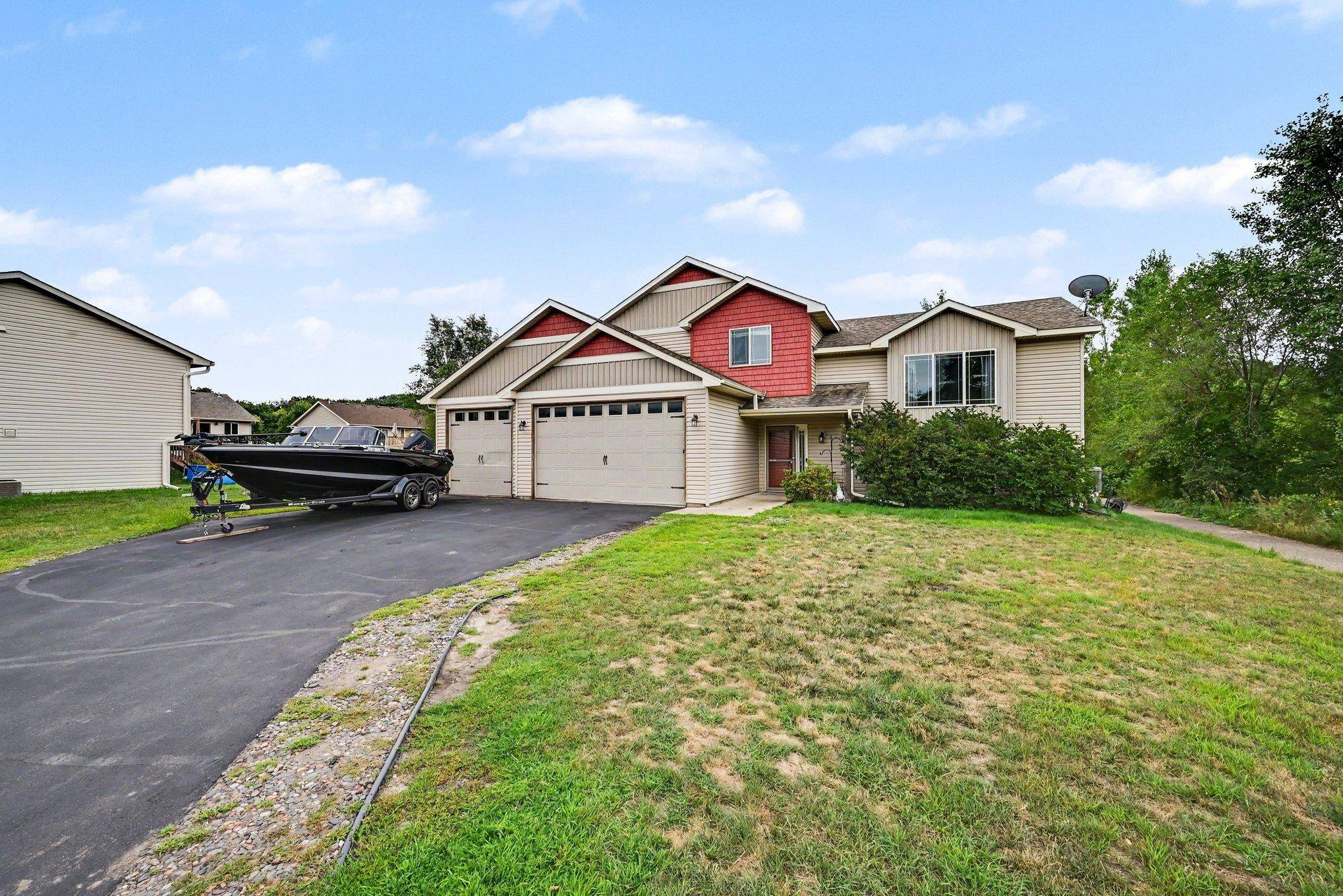 820 Kelly ST, Lino Lakes, MN 55014