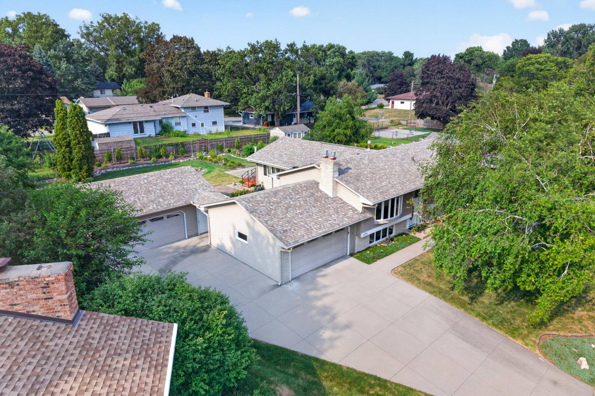 2352 Sioux CT, New Brighton, MN 55112