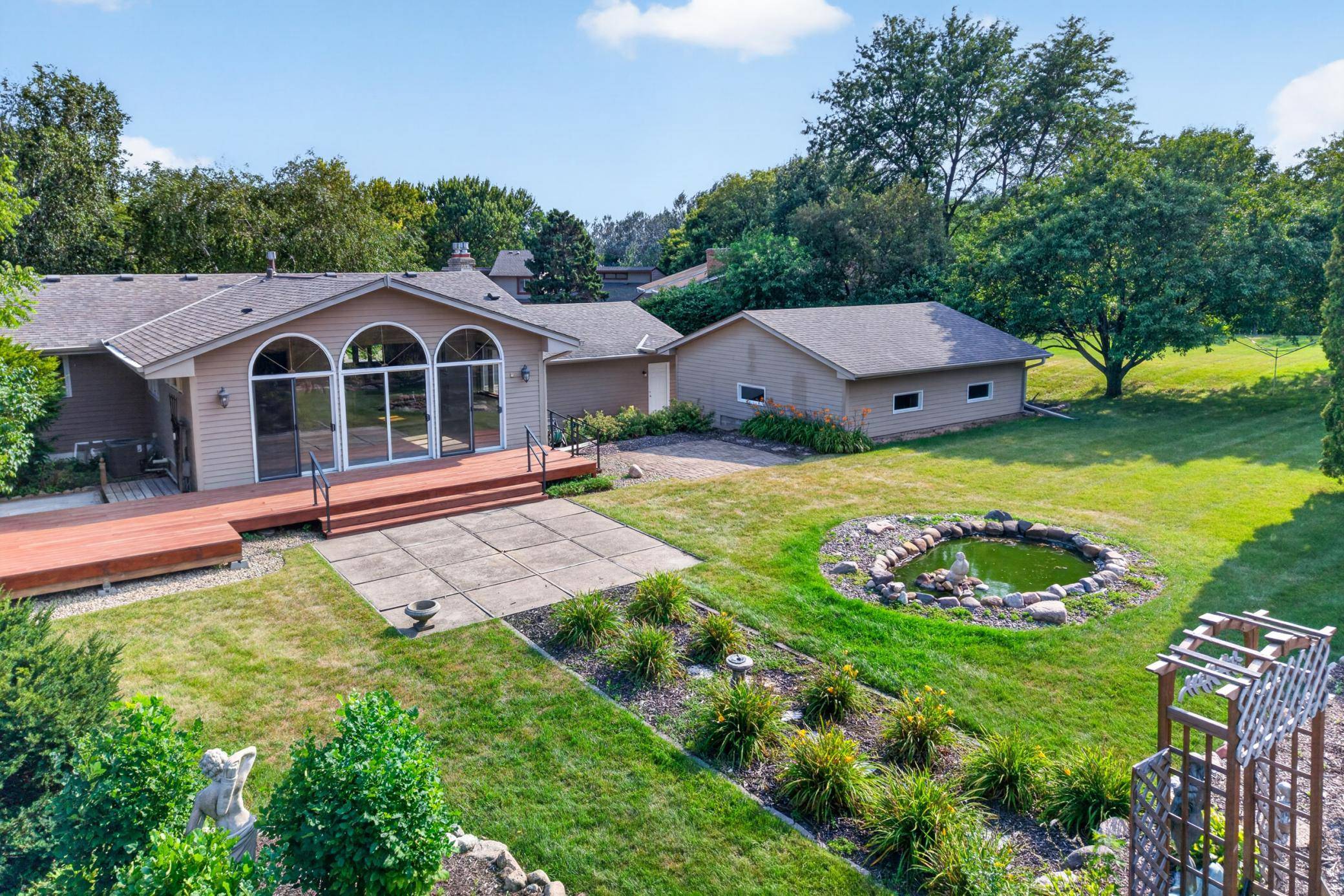2352 Sioux CT, New Brighton, MN 55112
