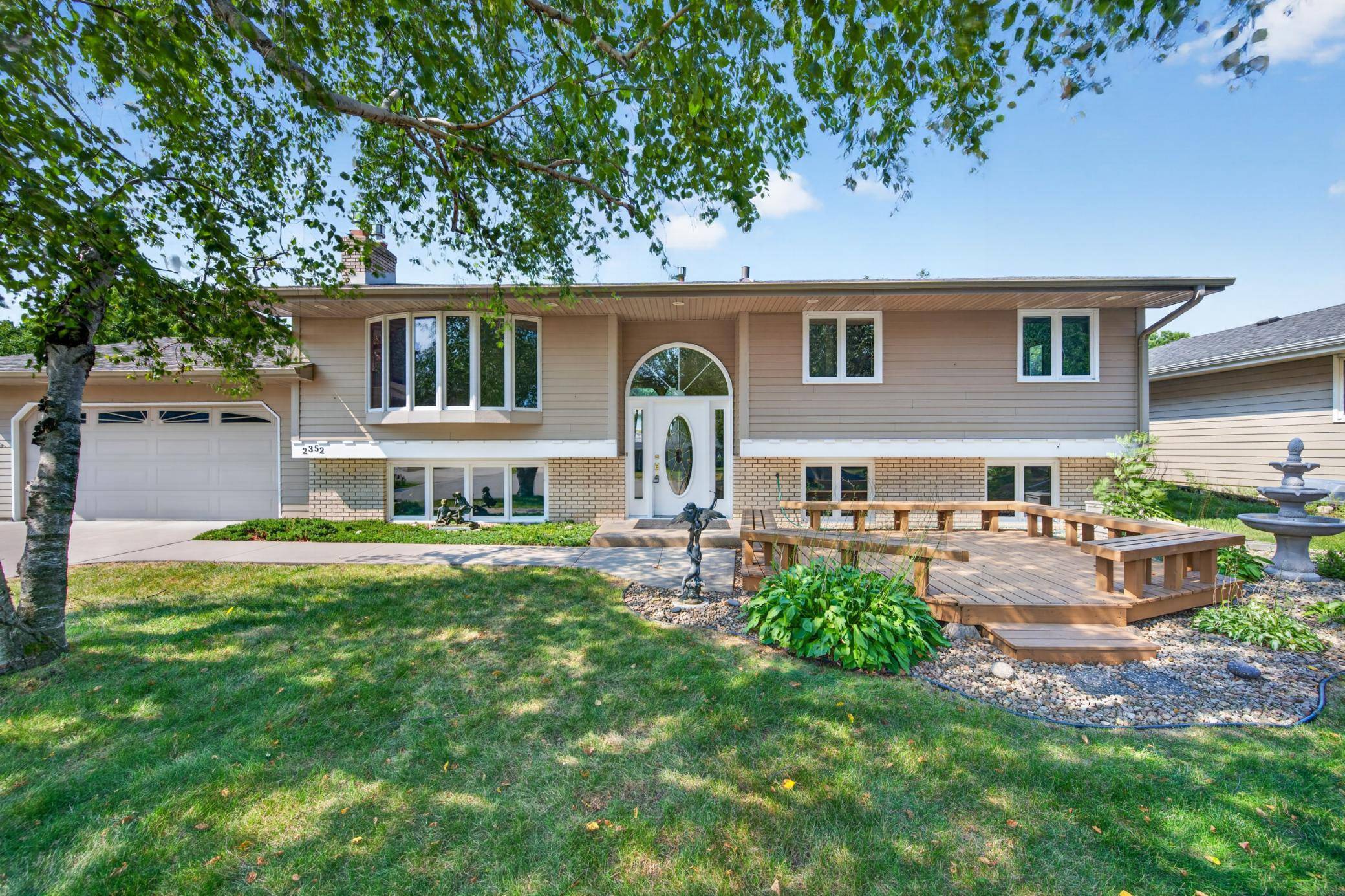 2352 Sioux CT, New Brighton, MN 55112