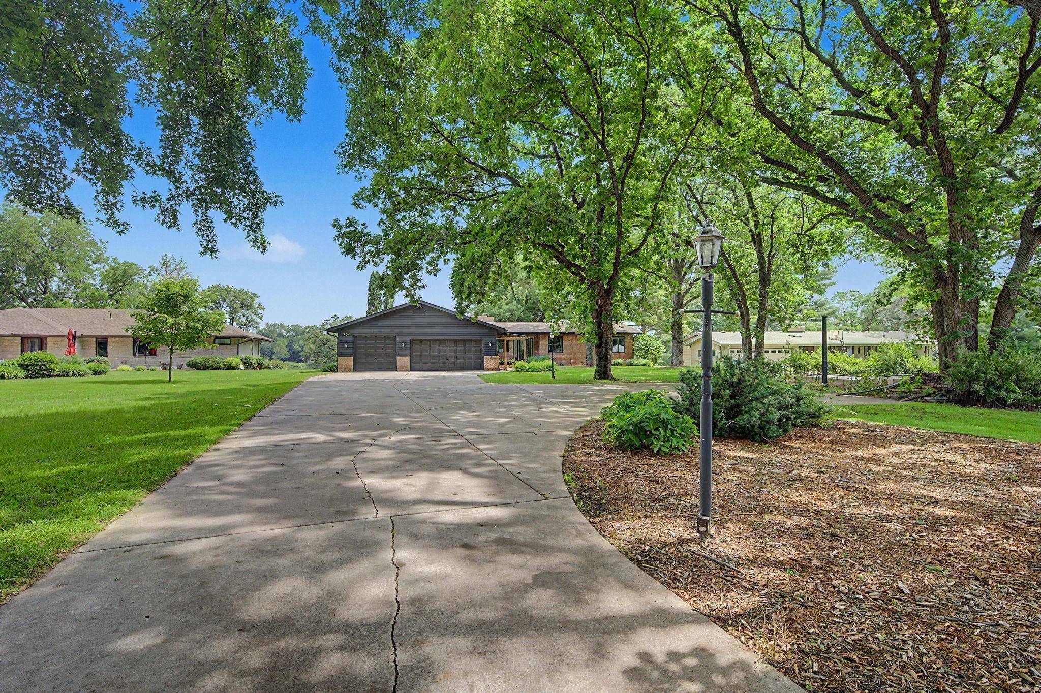 725 Bradford AVE, Champlin, MN 55316