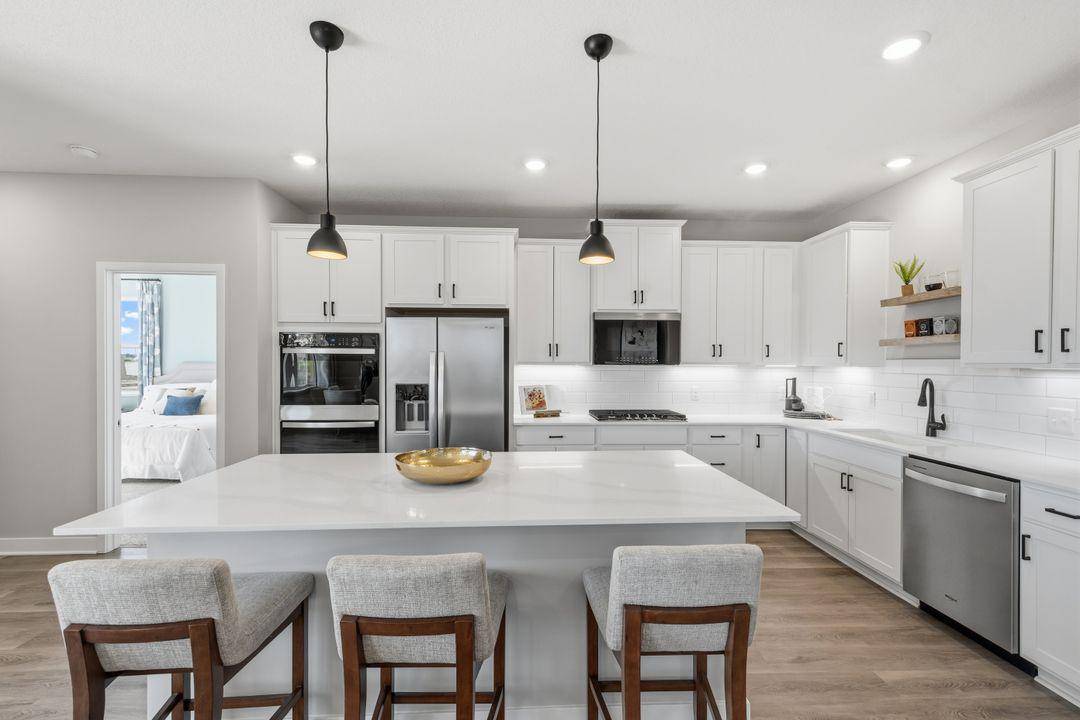 1712 Oak Creek DR, Chaska, MN 55318