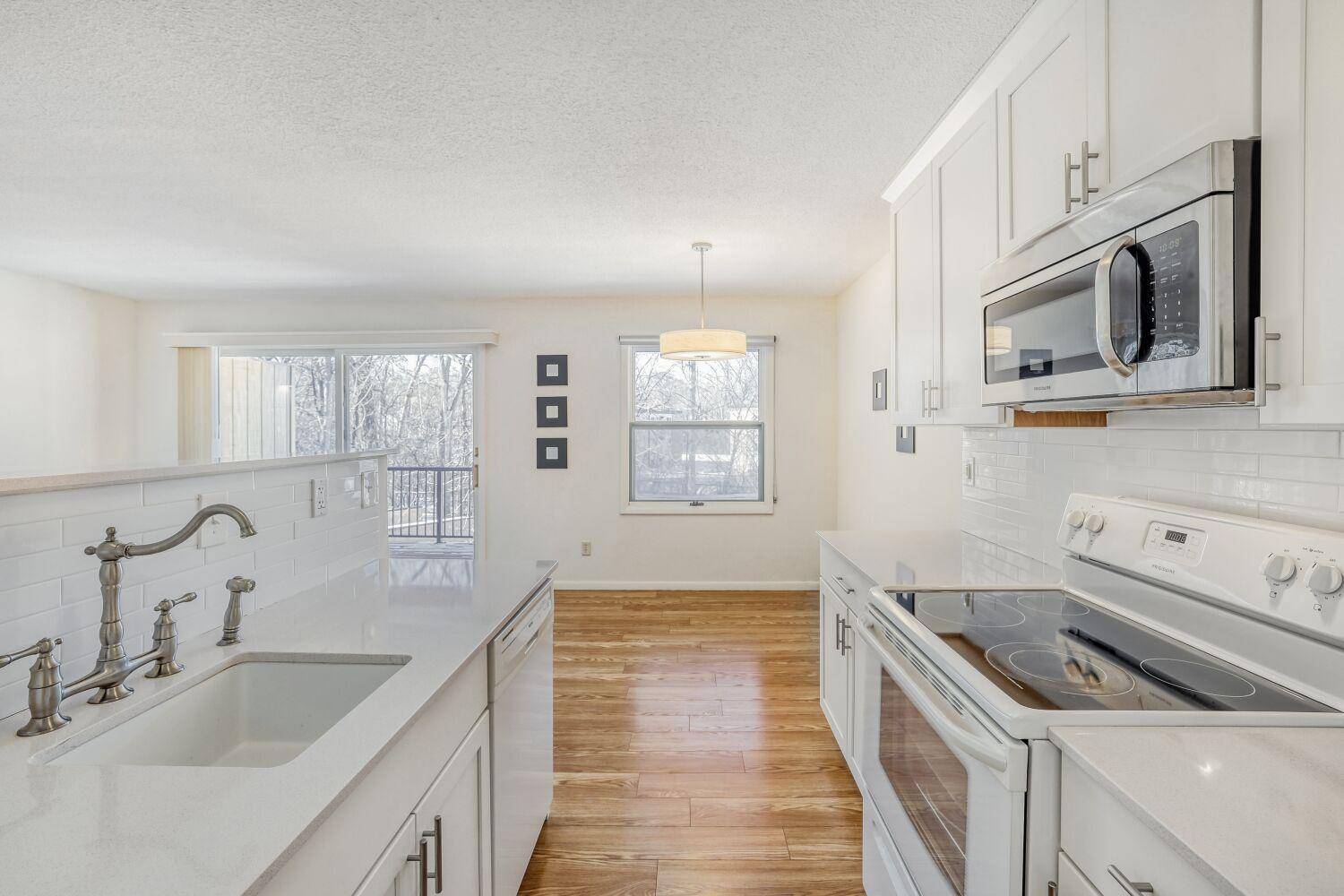 10113 34th ST W #342, Minnetonka, MN 55305