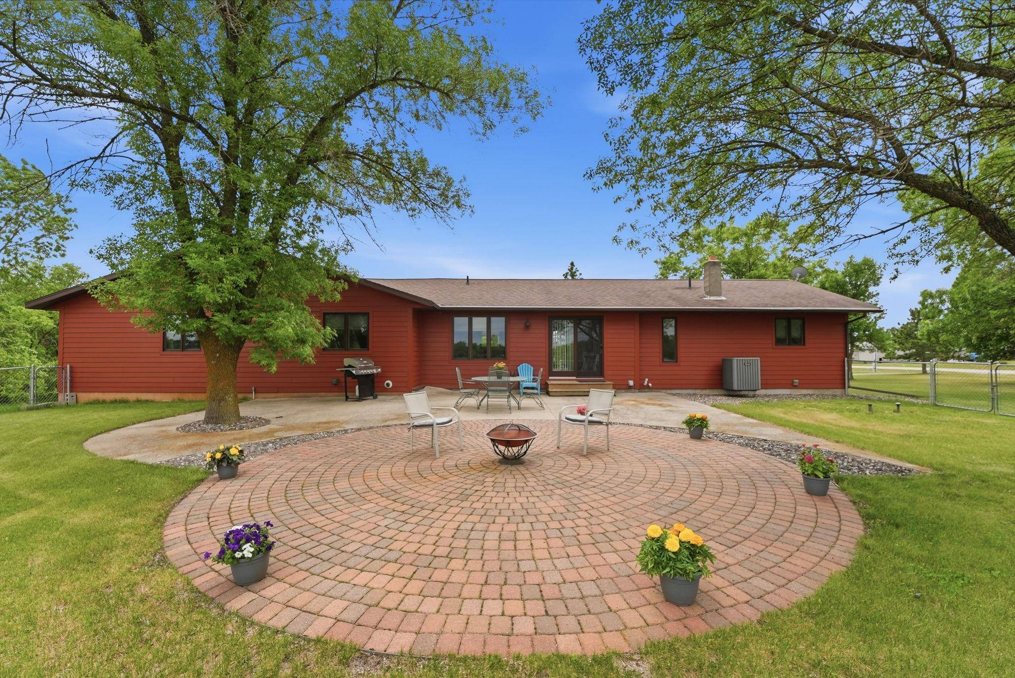 23801 County Road 9 NE, New London, MN 56273