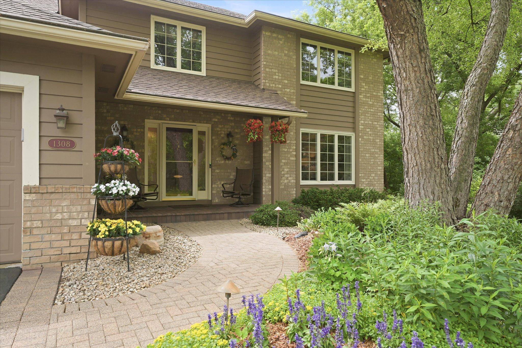 1308 Summit Oaks DR, Burnsville, MN 55337