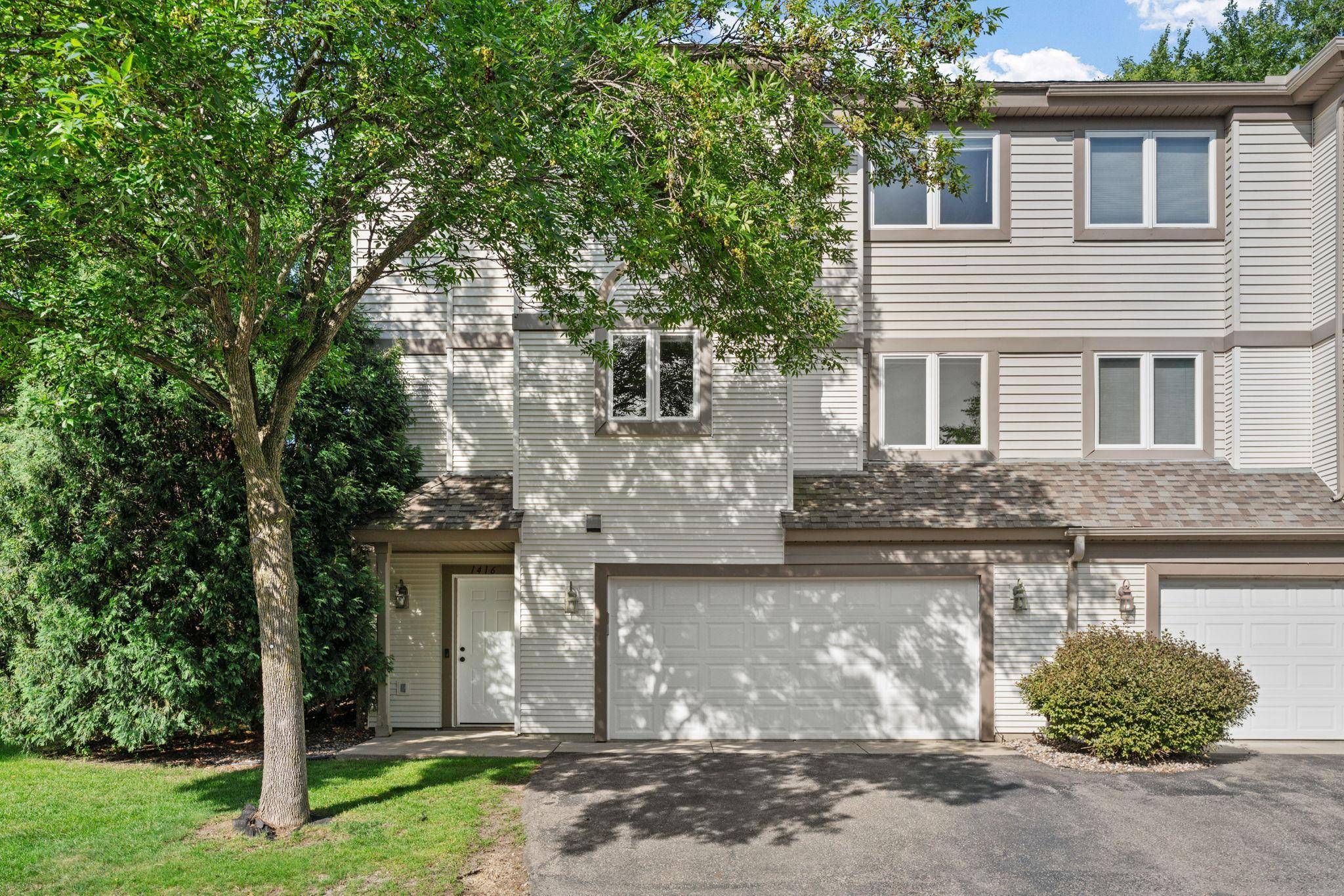 1416 Mcandrews RD E, Burnsville, MN 55337