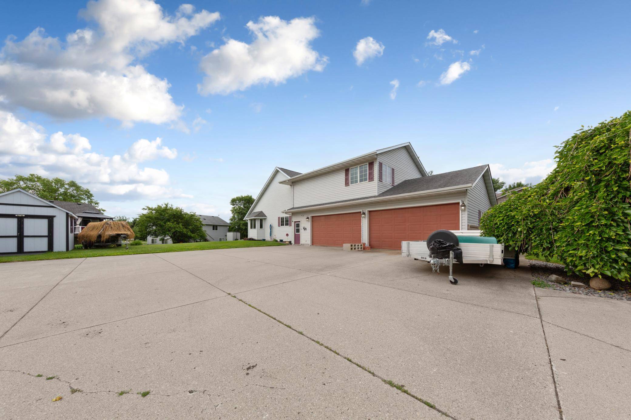 908 9th ST SE, Waseca, MN 56093