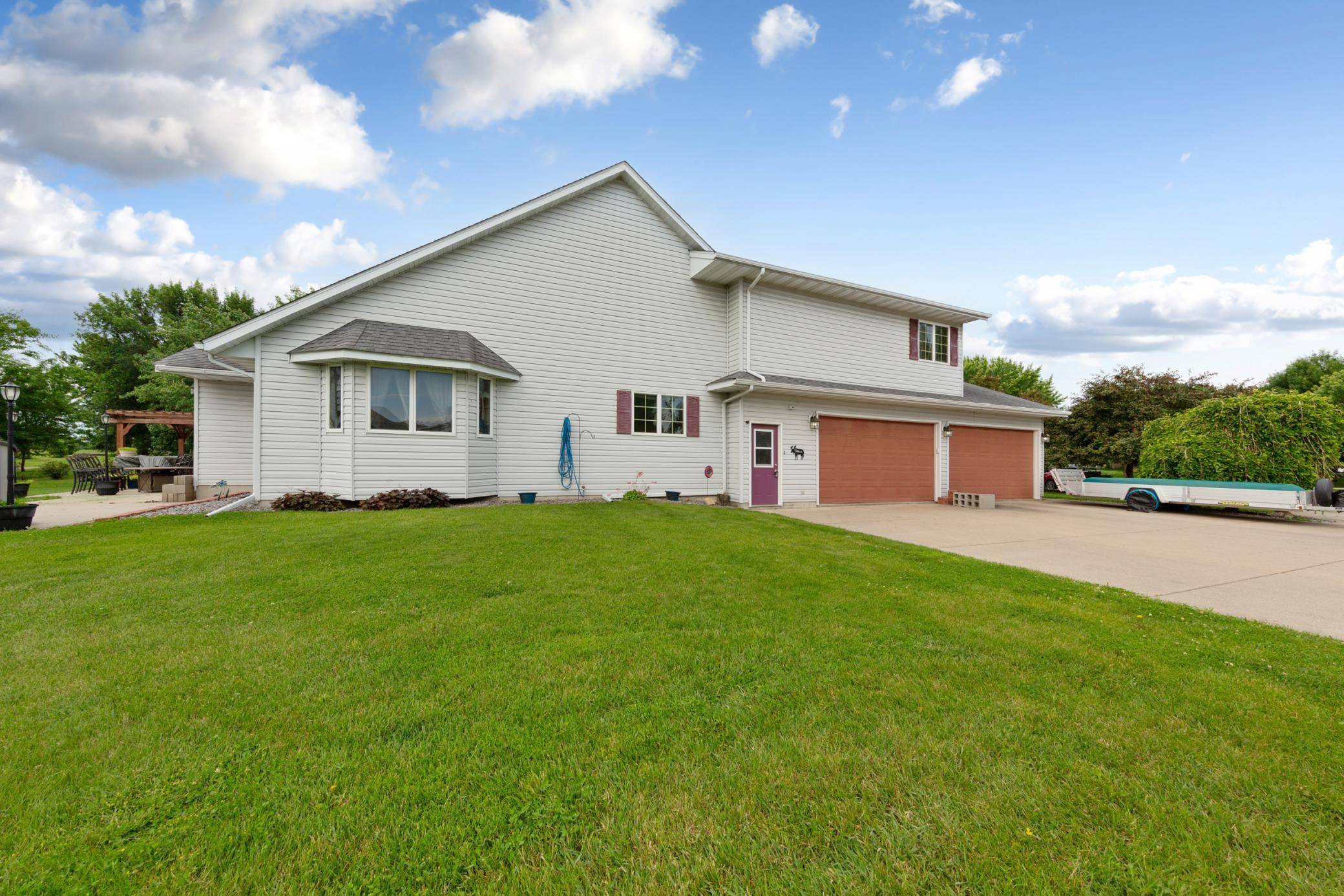908 9th ST SE, Waseca, MN 56093