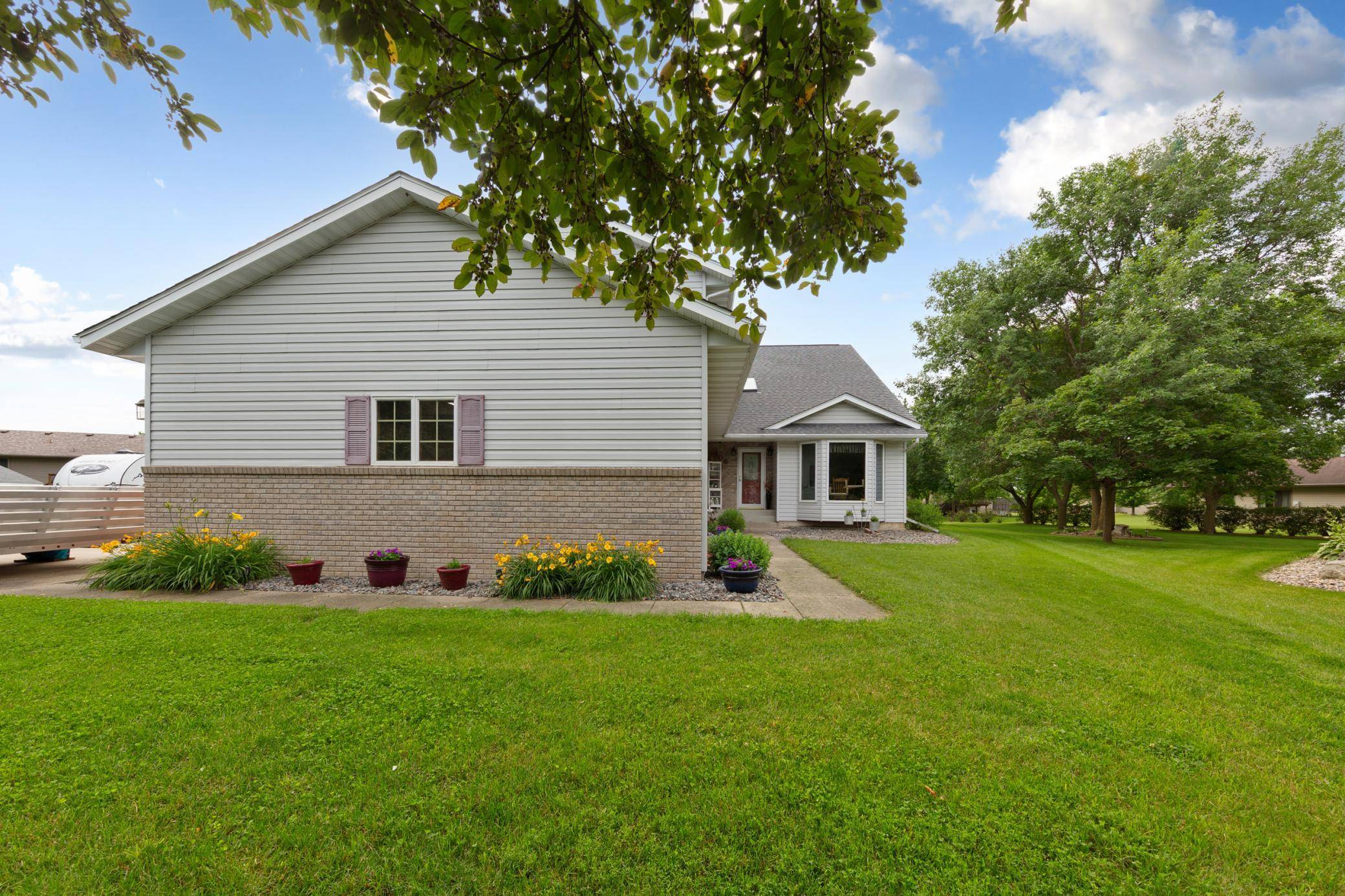 908 9th ST SE, Waseca, MN 56093