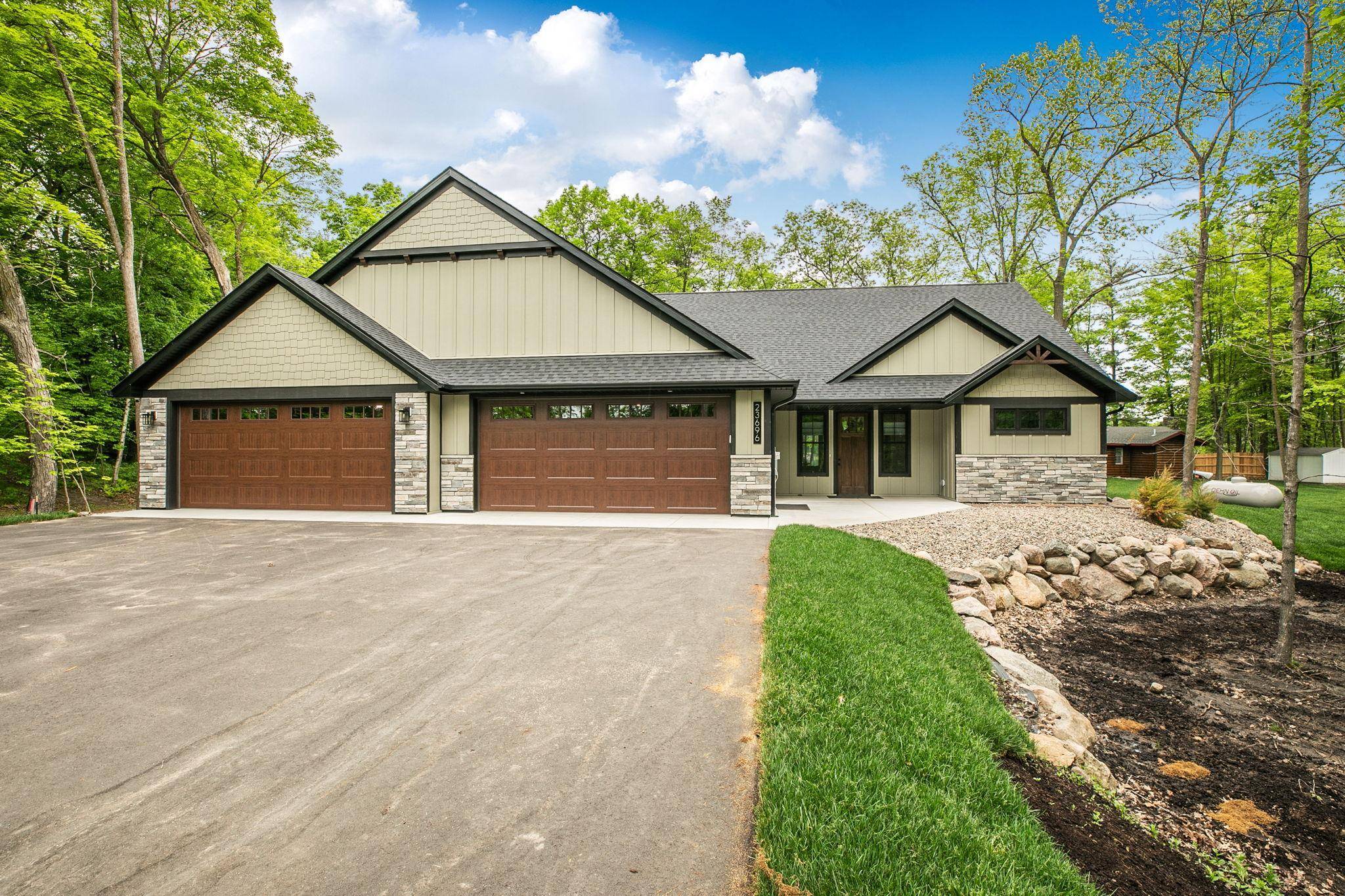 23696 Warren LN, Deerwood, MN 56444